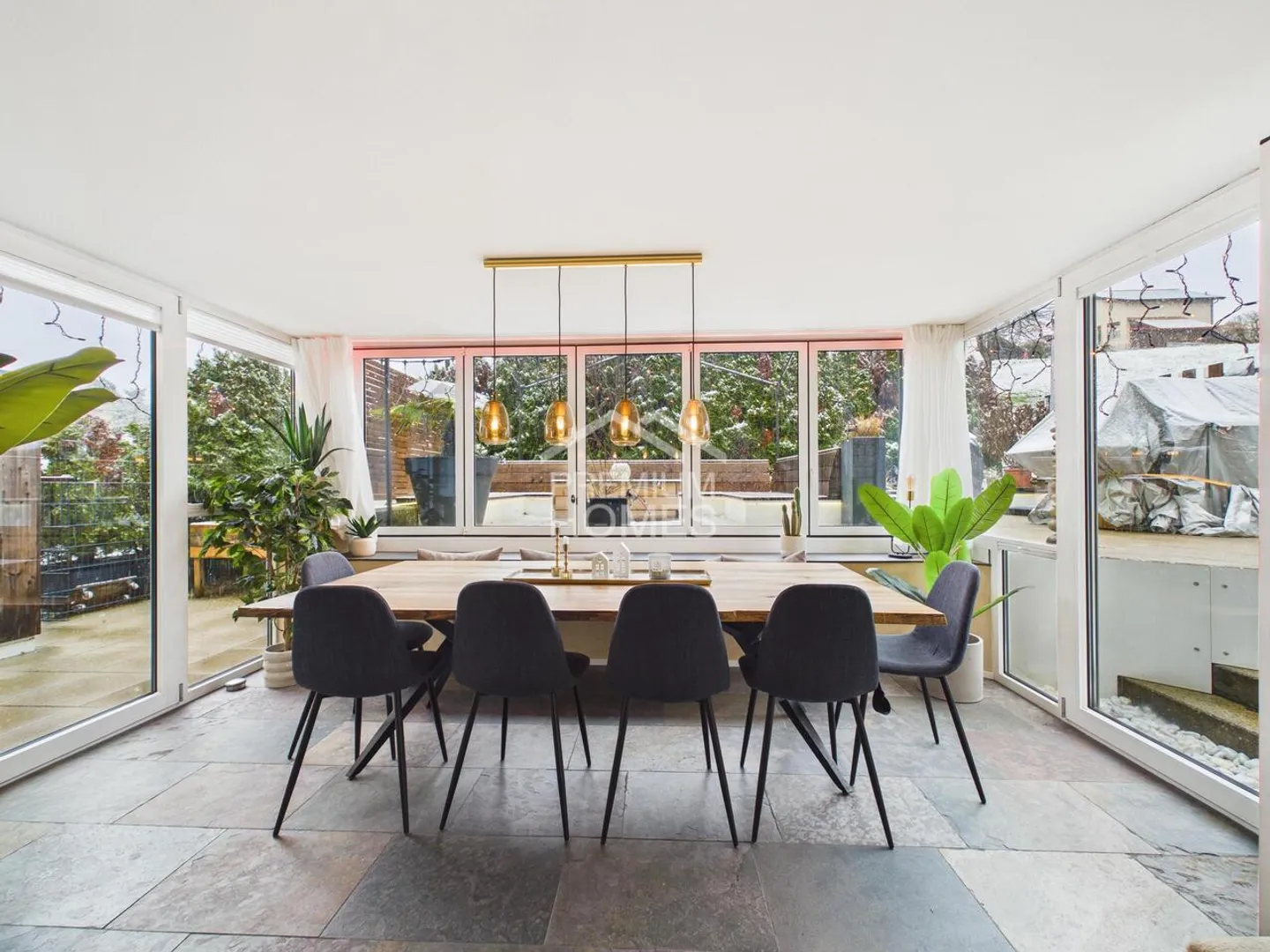 Stylish Apartment with Terrace - Photo 3 of 9