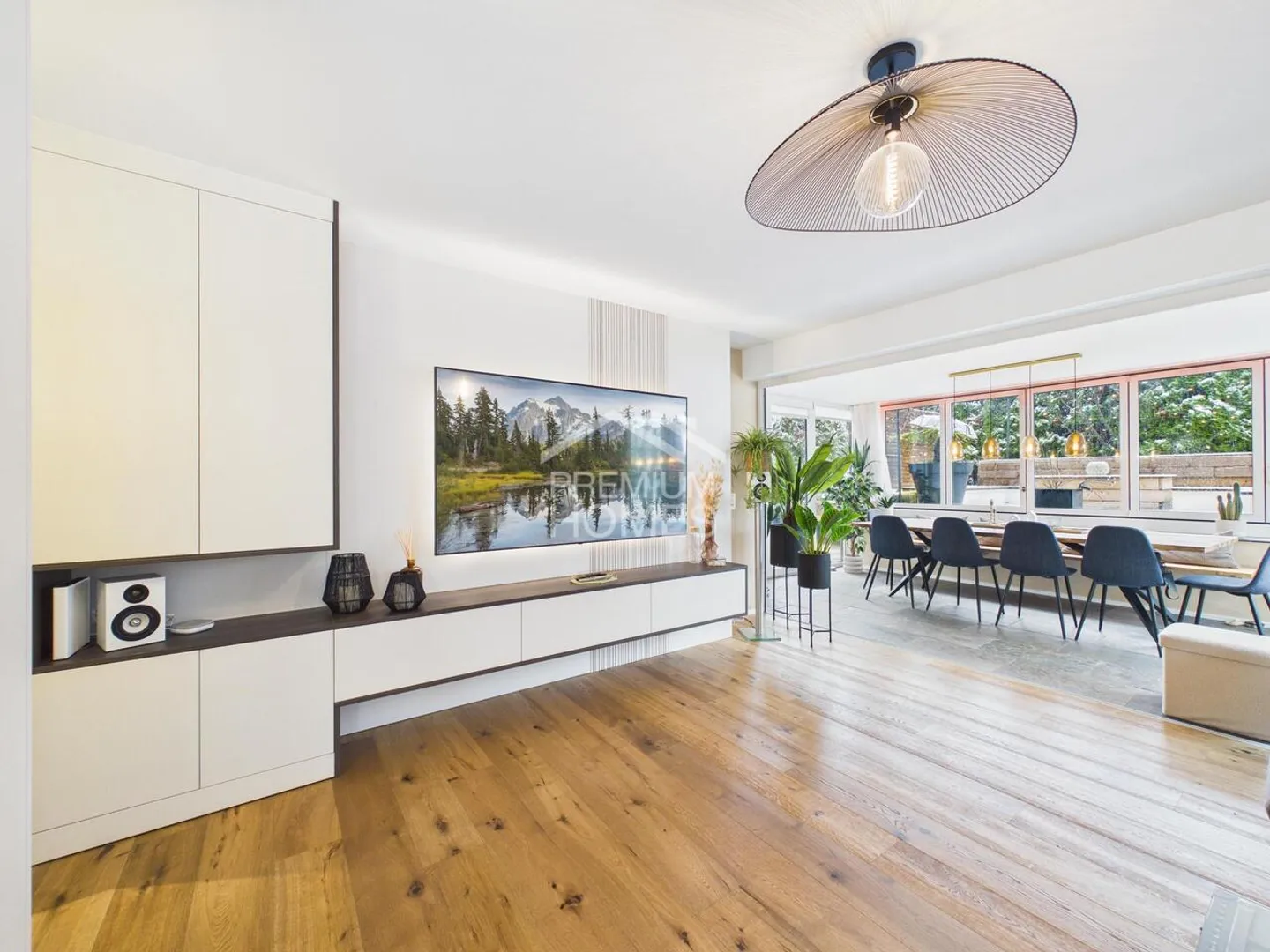 Stylish Apartment with Terrace - Photo 4 of 9