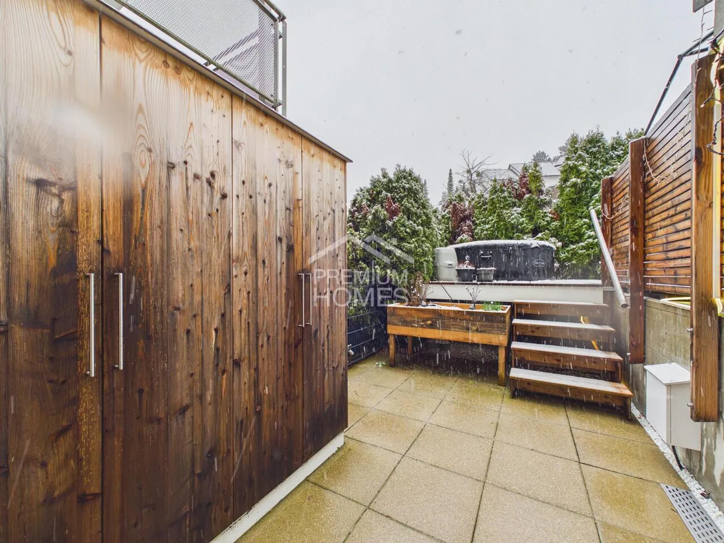 Stylish Apartment with Terrace - Photo 8 of 9