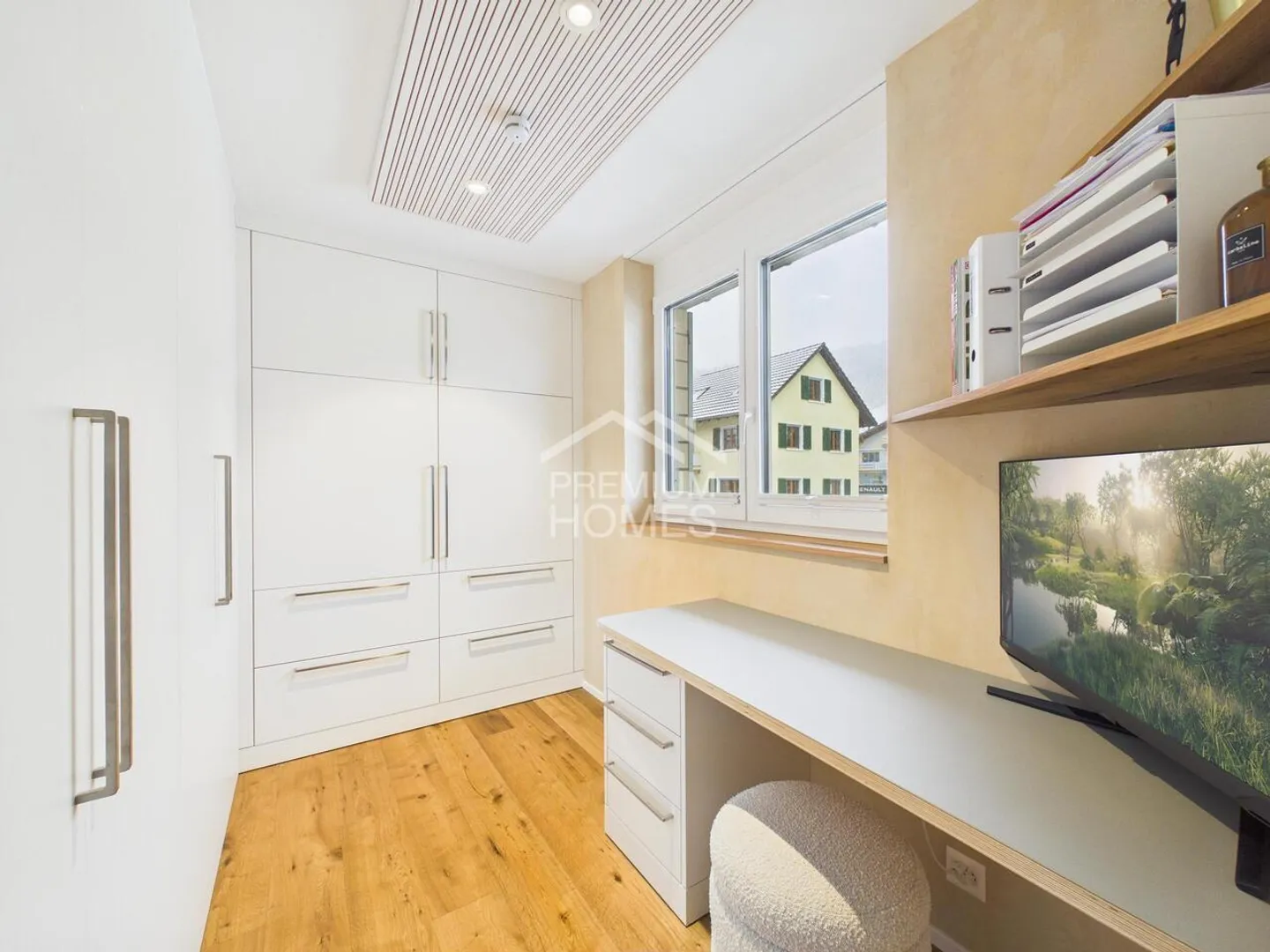 Stylish Apartment with Terrace - Photo 6 of 9