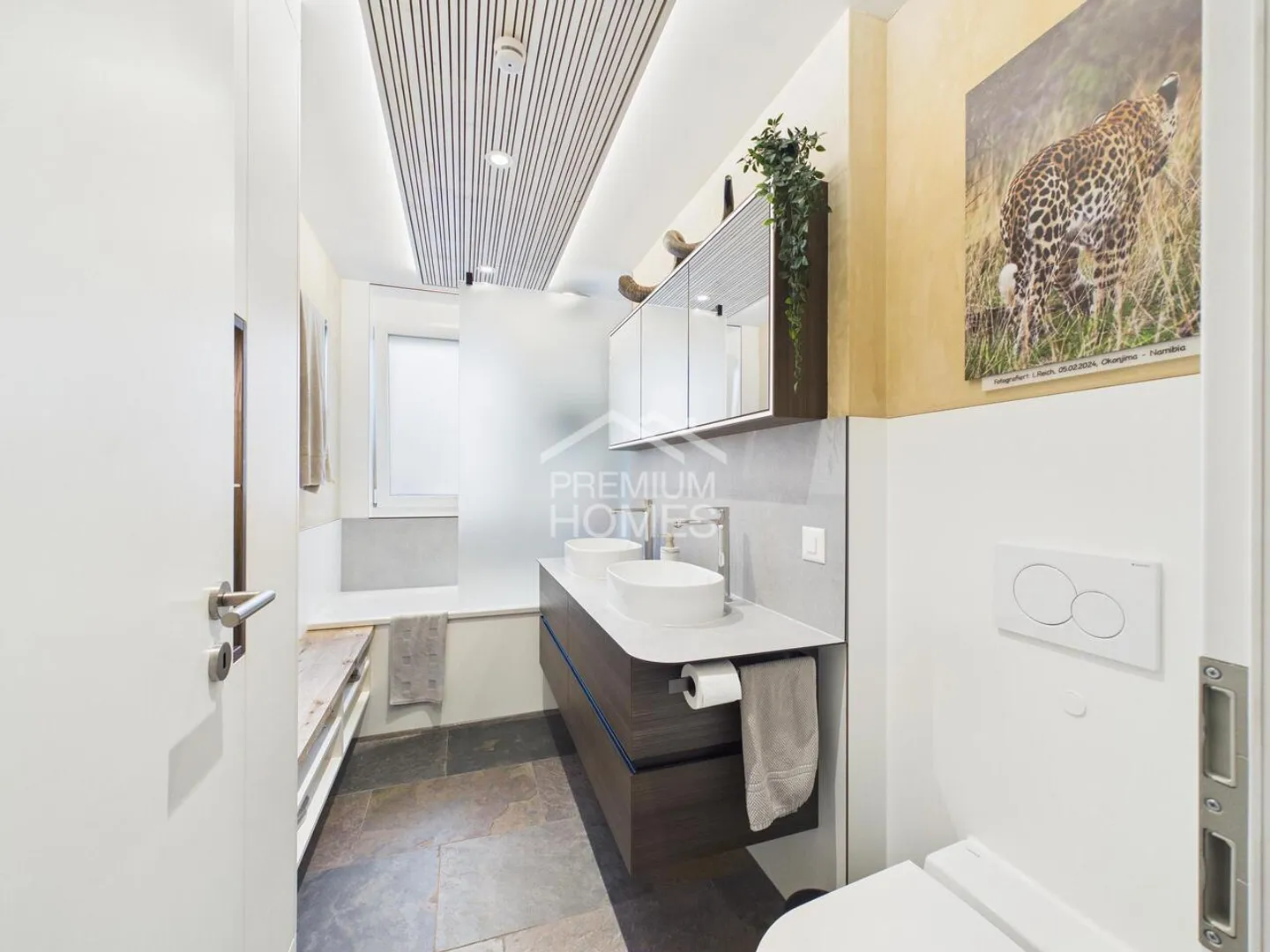 Stylish Apartment with Terrace - Photo 7 of 9