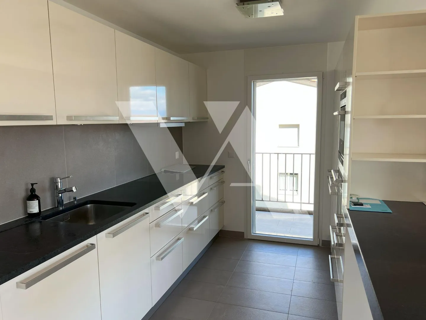 Appartamento in vendita - Foto 4 di 10