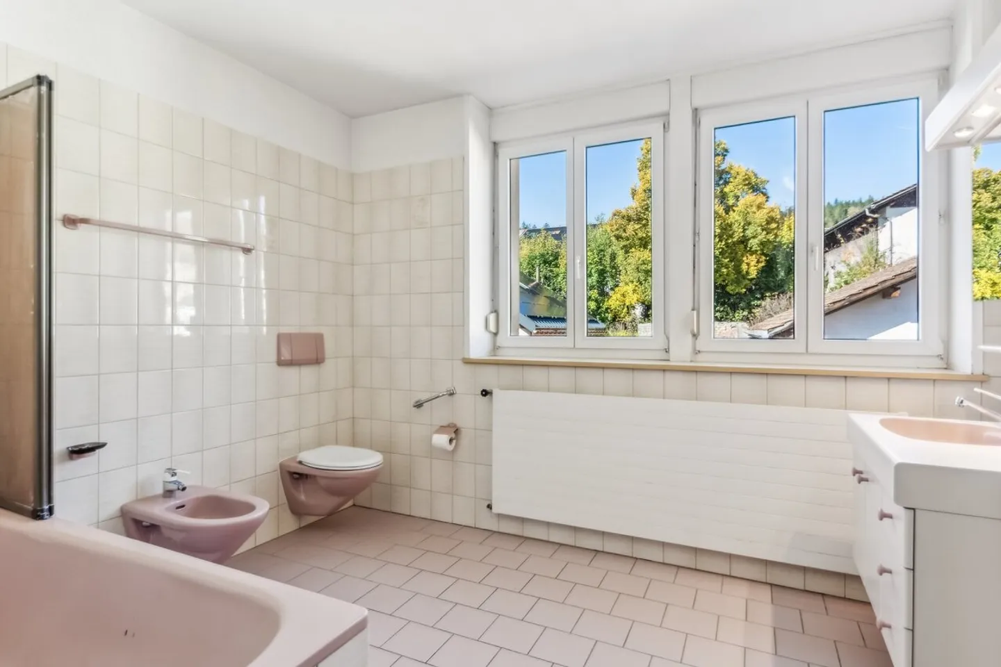 Spacieux appartement avec chambre indépendante - Photo 3 sur 6