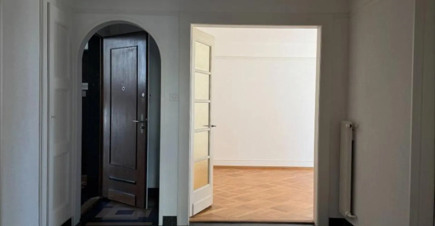 Magnificent apartment with character / One month of free rent - Photo 4 of 10