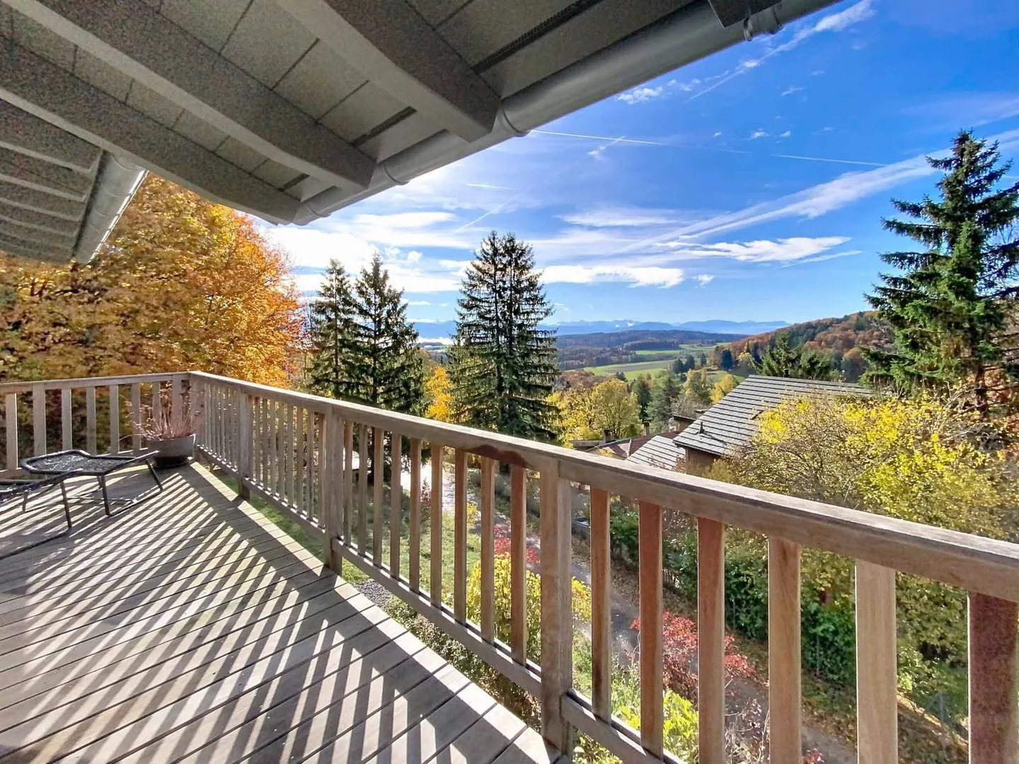 Beautiful House in Nature - Photo 2 of 9