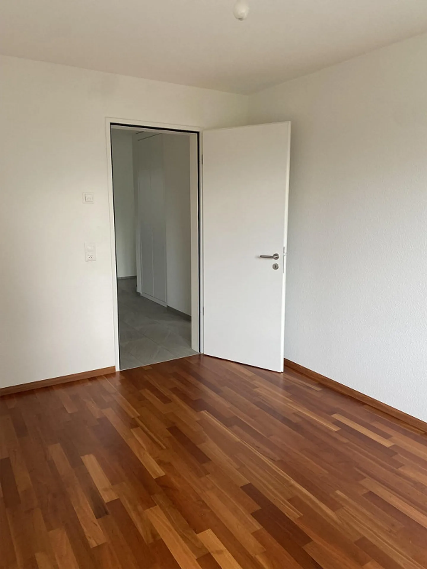 Attico moderno soleggiato a Muttenz - Foto 9 di 13