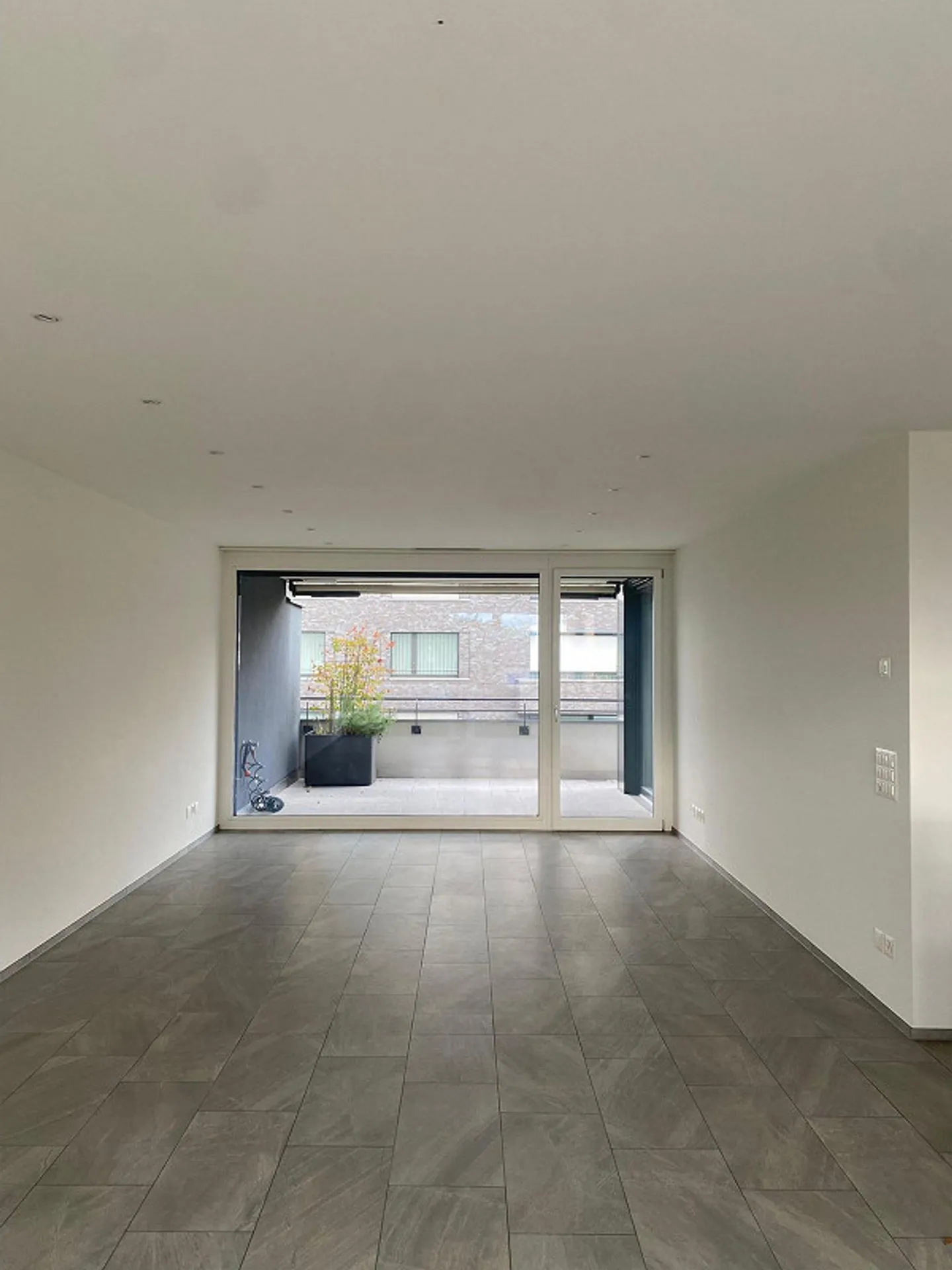 Attico moderno soleggiato a Muttenz - Foto 3 di 13