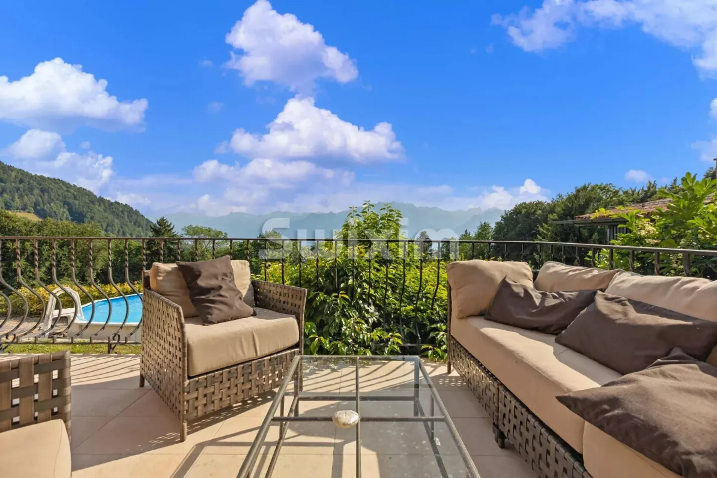 Exclusivité ! Havre de paix, villa de charme vue dégagée sur le lac ! - Photo 1 sur 8