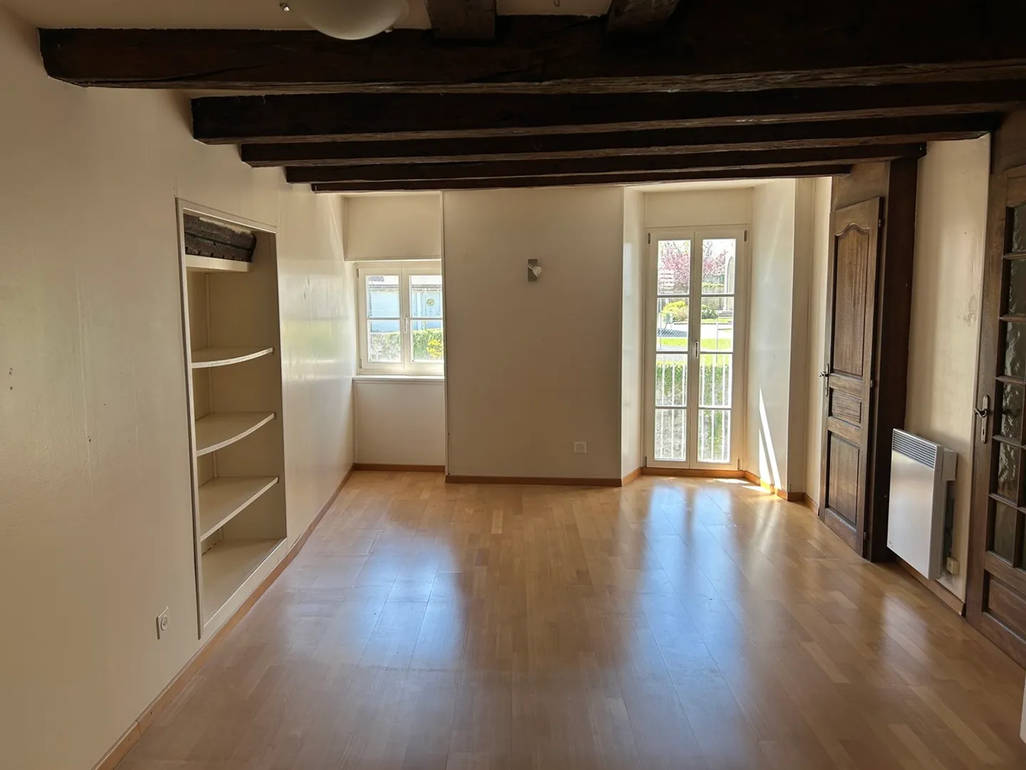 In the heart of Estavayer-le-Lac, 6-room village-style house for renovation - Photo 7 of 11
