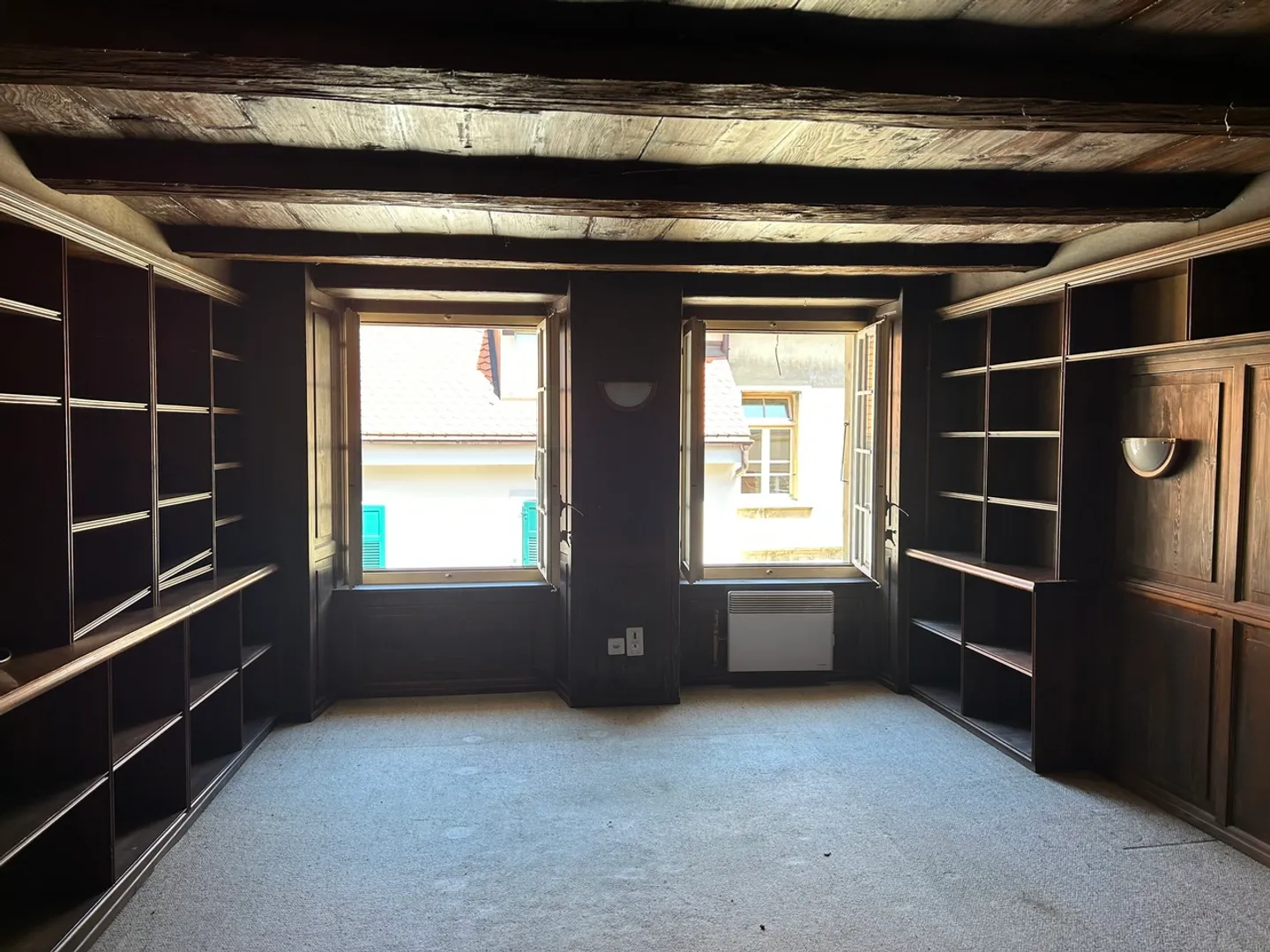 In the heart of Estavayer-le-Lac, 6-room village-style house for renovation - Photo 9 of 11