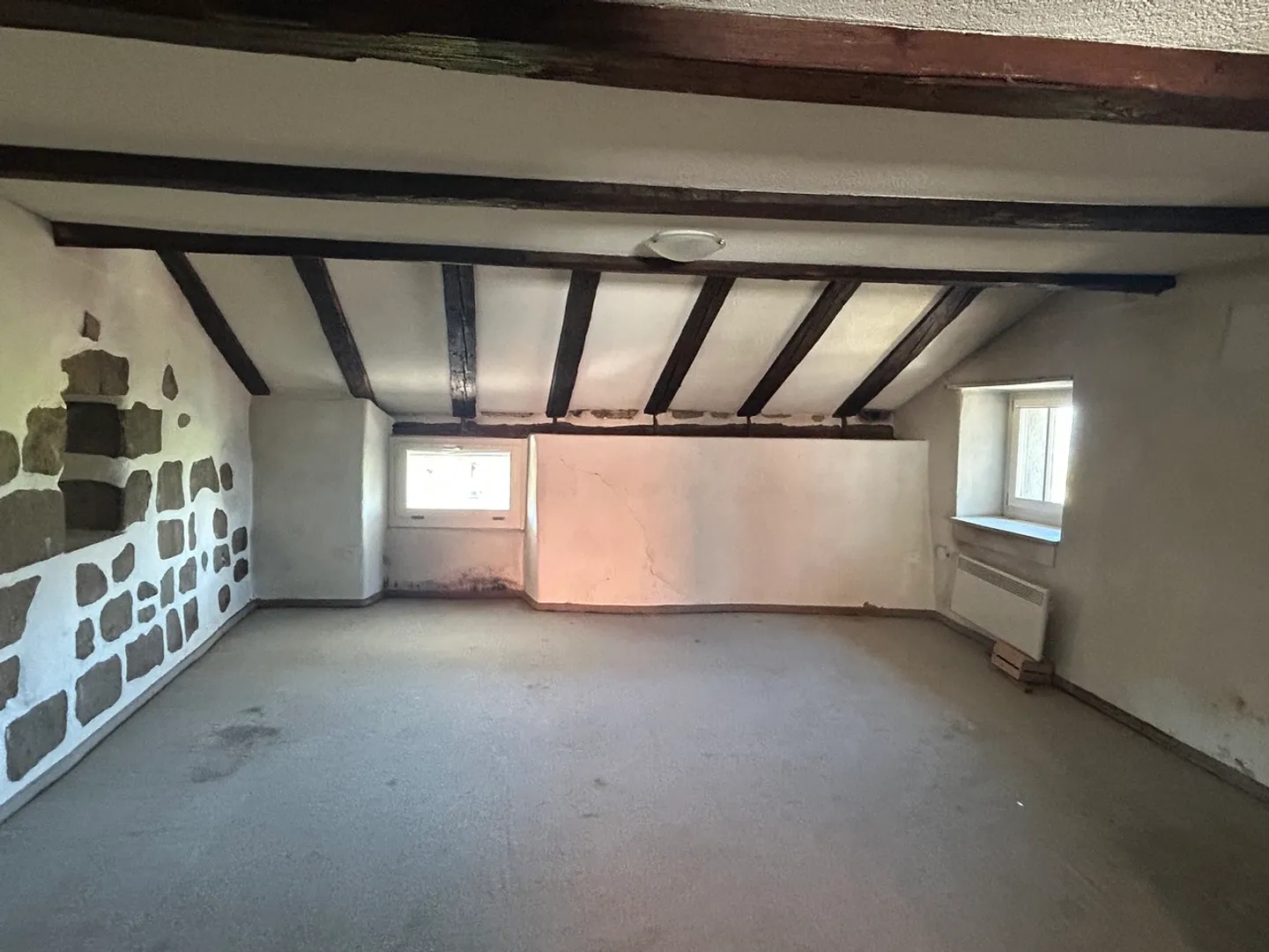 In the heart of Estavayer-le-Lac, 6-room village-style house for renovation - Photo 10 of 11