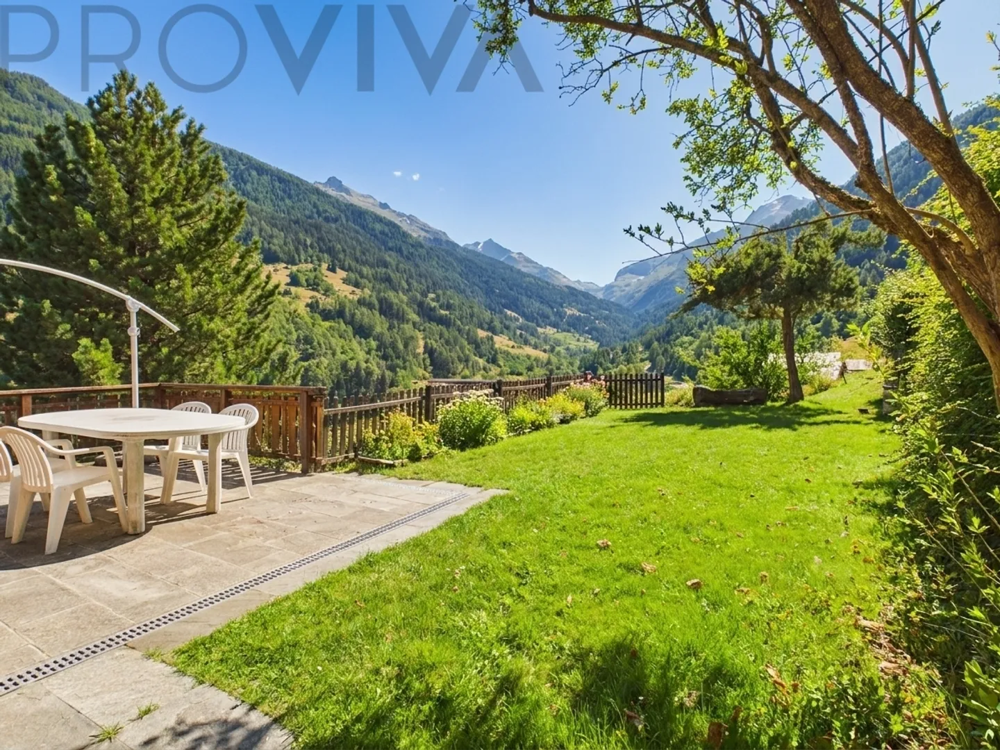 Chalet Incantevole con Vista Alpina - Foto 1 di 7