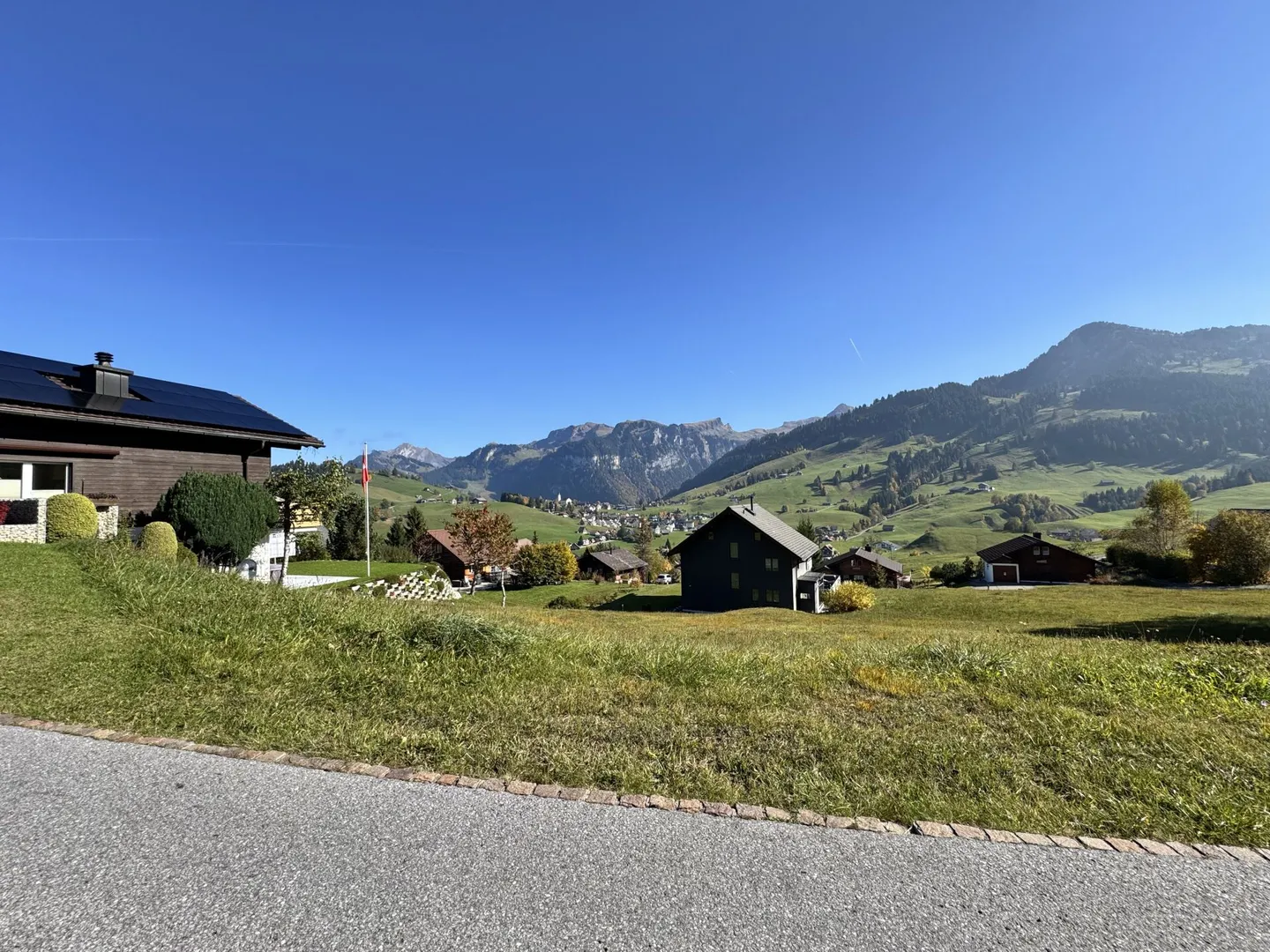 Terrain à bâtir avec magnifique vue panoramique - Photo 2 sur 2
