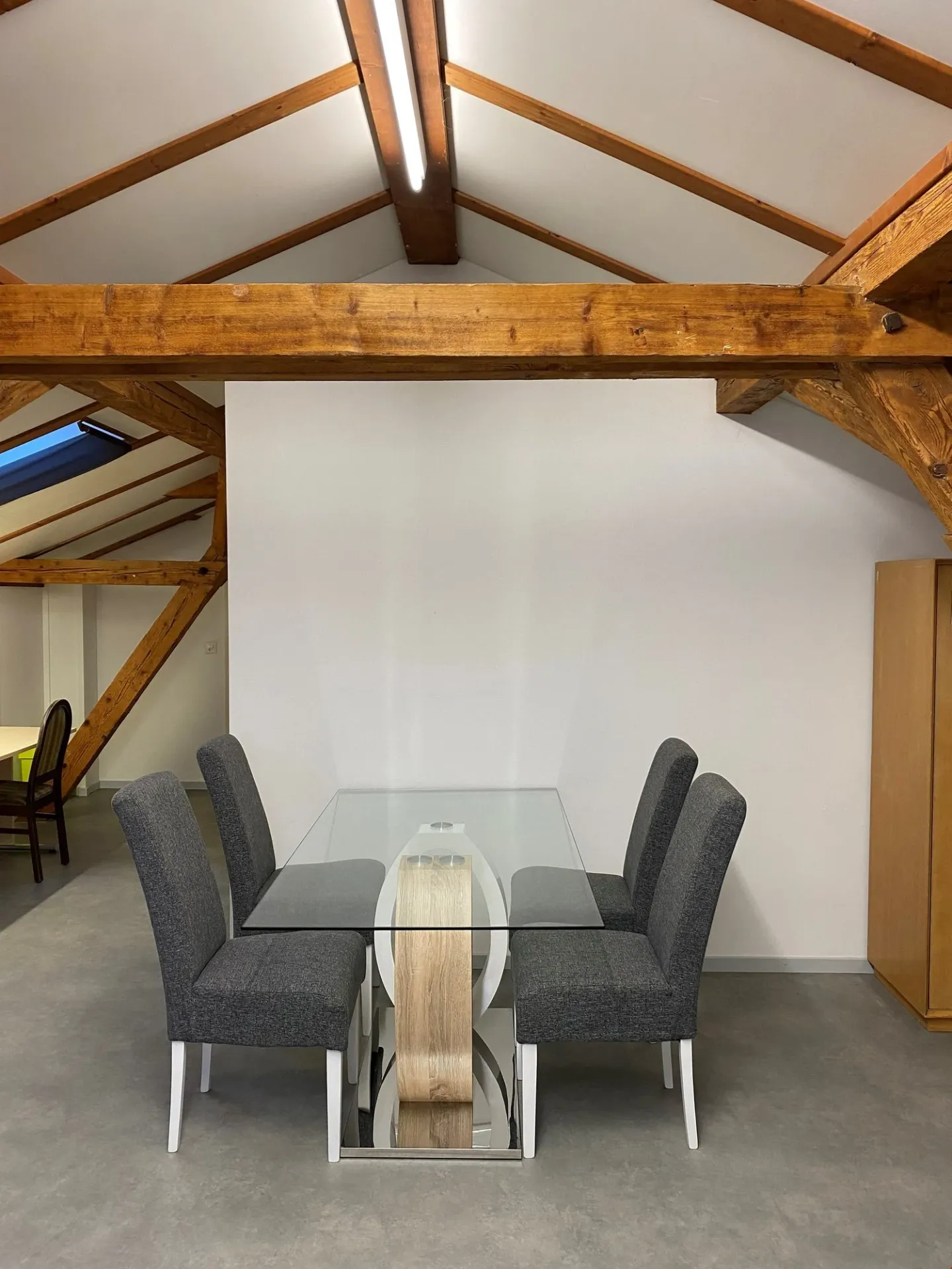 Large partially furnished room for rent in the center of Altdorf - Photo 4 of 9