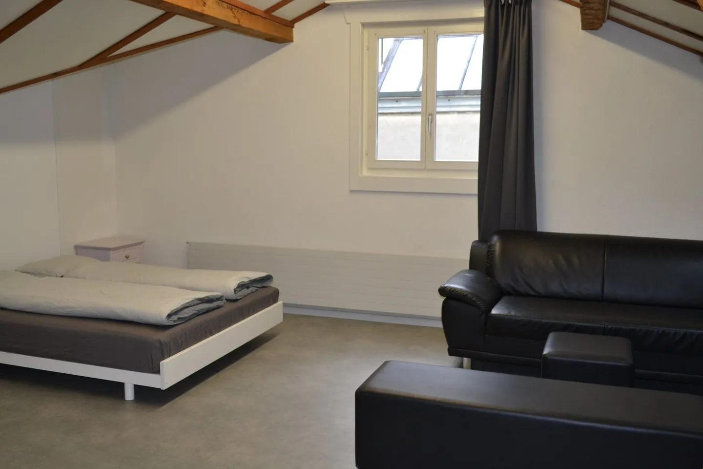Large partially furnished room for rent in the center of Altdorf - Photo 6 of 9