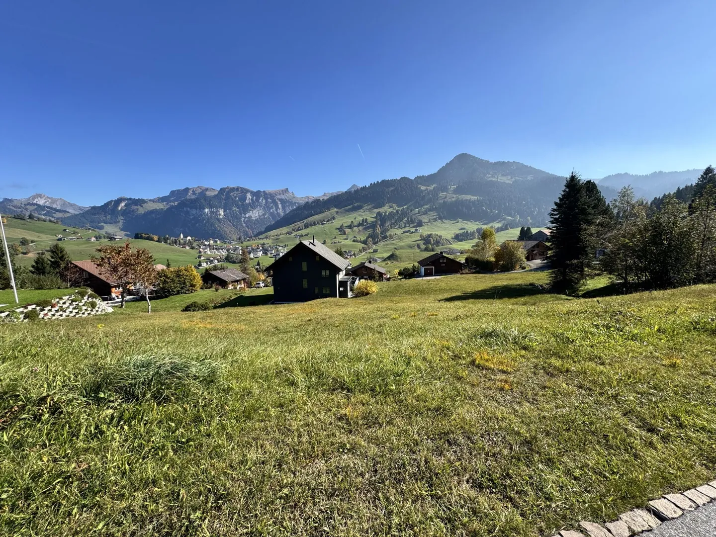 Terrain à bâtir avec magnifique vue panoramique - Photo 1 sur 2