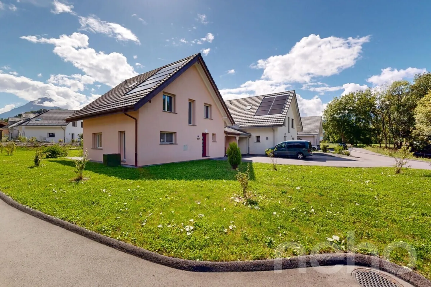 Schöne neue Villa mit 4 Schlafzimmern, Dachboden und großem Keller - Foto 1 von 13