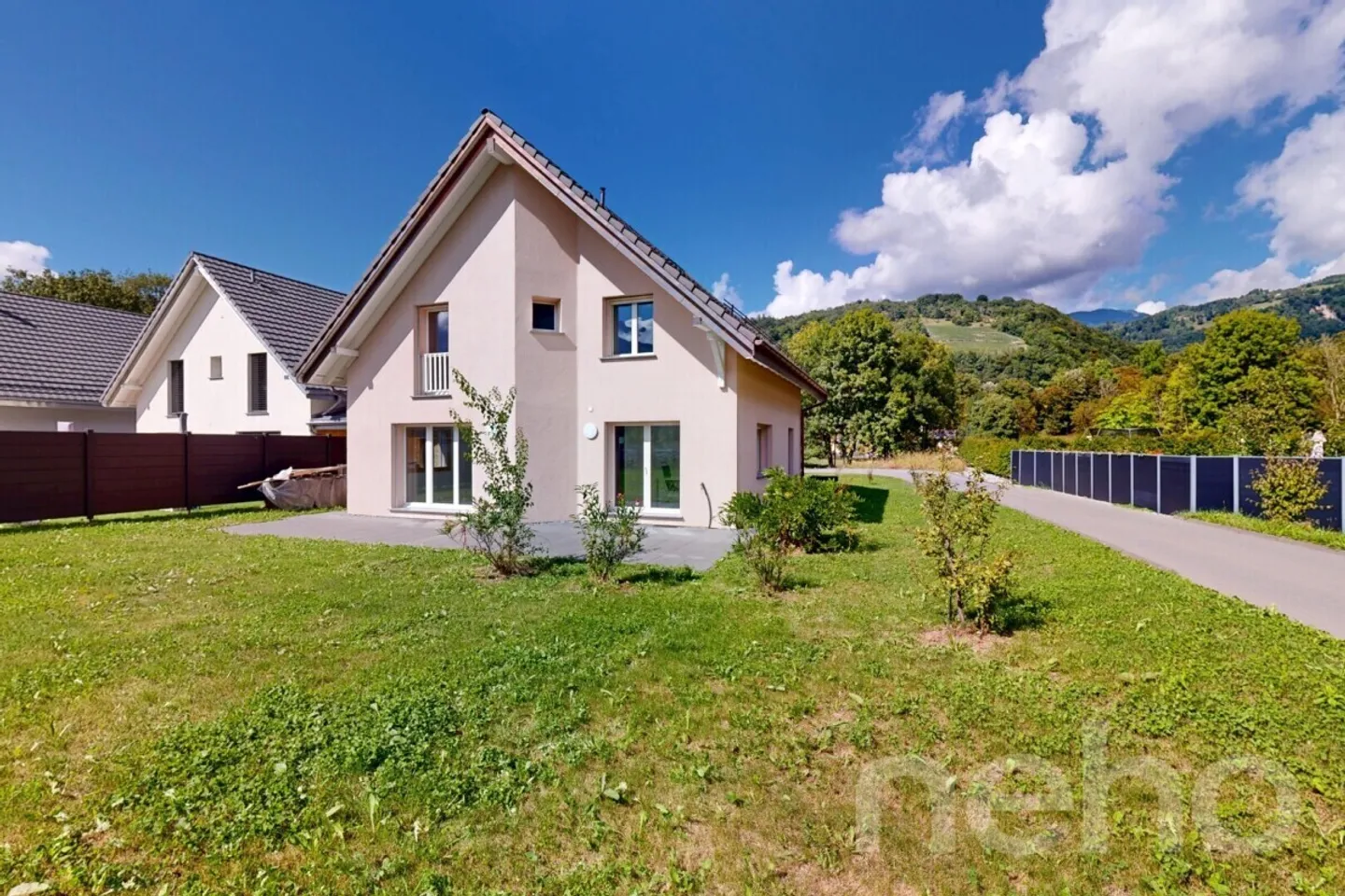 Schöne neue Villa mit 4 Schlafzimmern, Dachboden und großem Keller - Foto 3 von 13