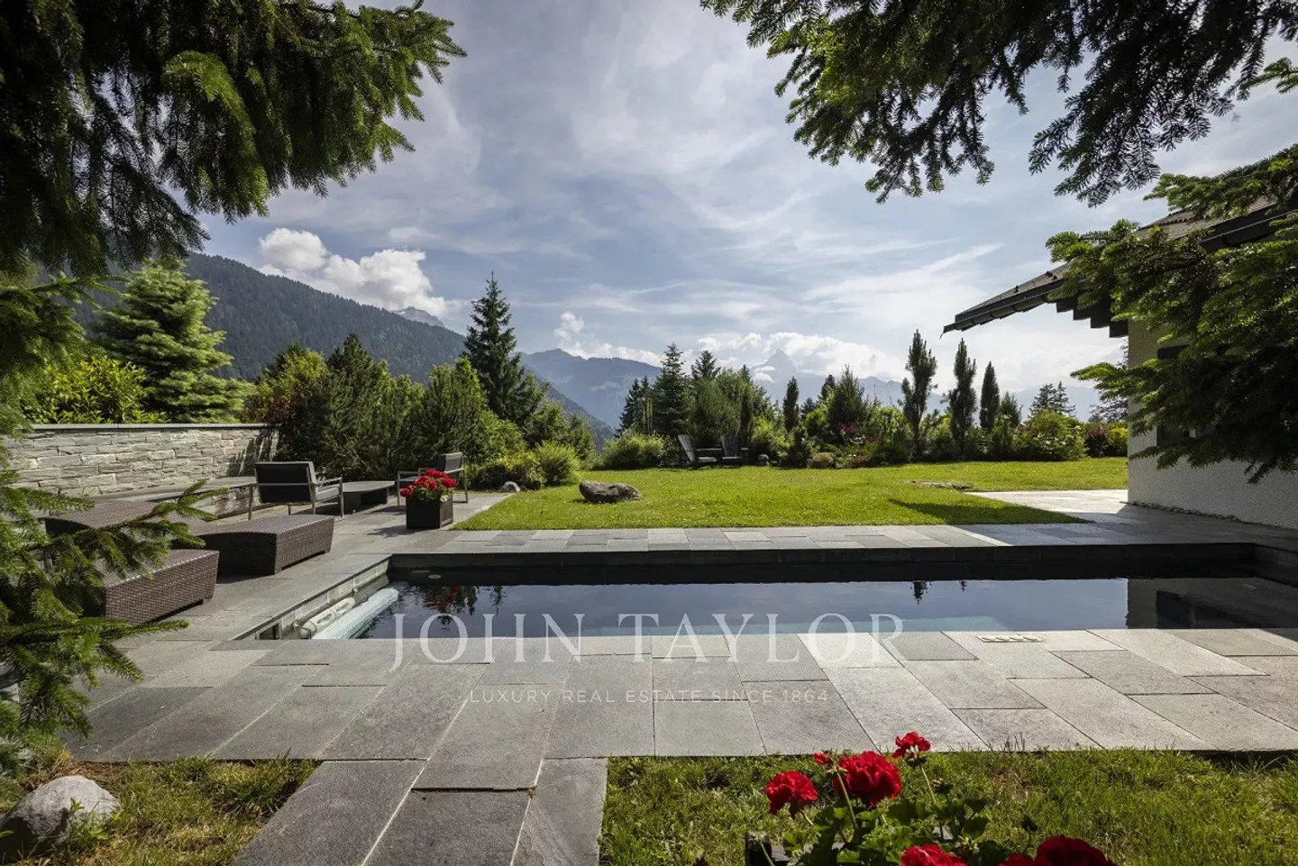 Villa in Gryon: Luxury and Nature Await - Photo 4 of 13