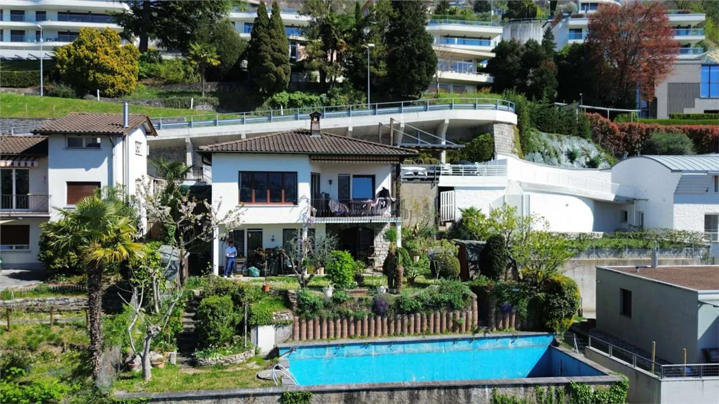 Casa unifamiliare esclusiva con vista lago e piscina - Foto 1 di 14