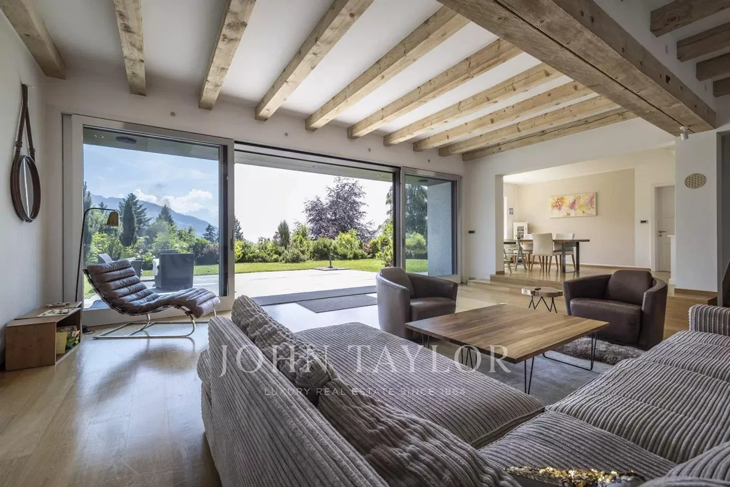Villa in Gryon: Luxury and Nature Await - Photo 8 of 13