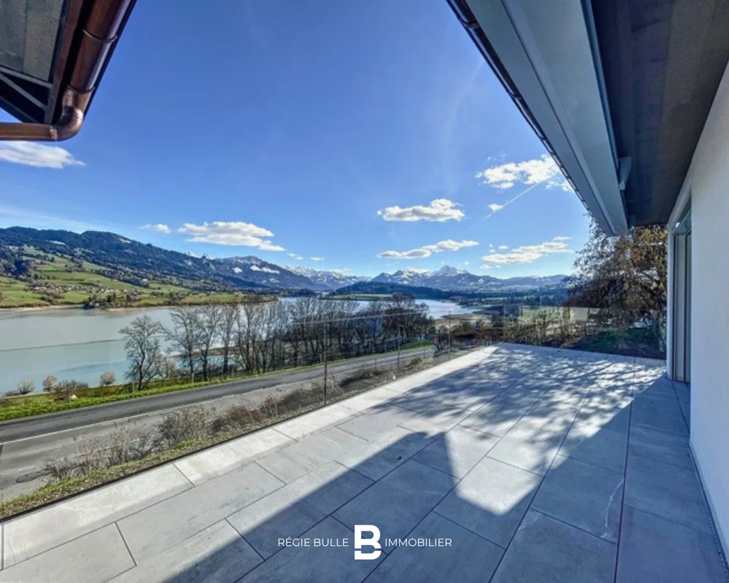 Avry-dvt-Pont - Wunderschöne 6,5-Zimmer-Villa zu vermieten - Foto 2 von 6