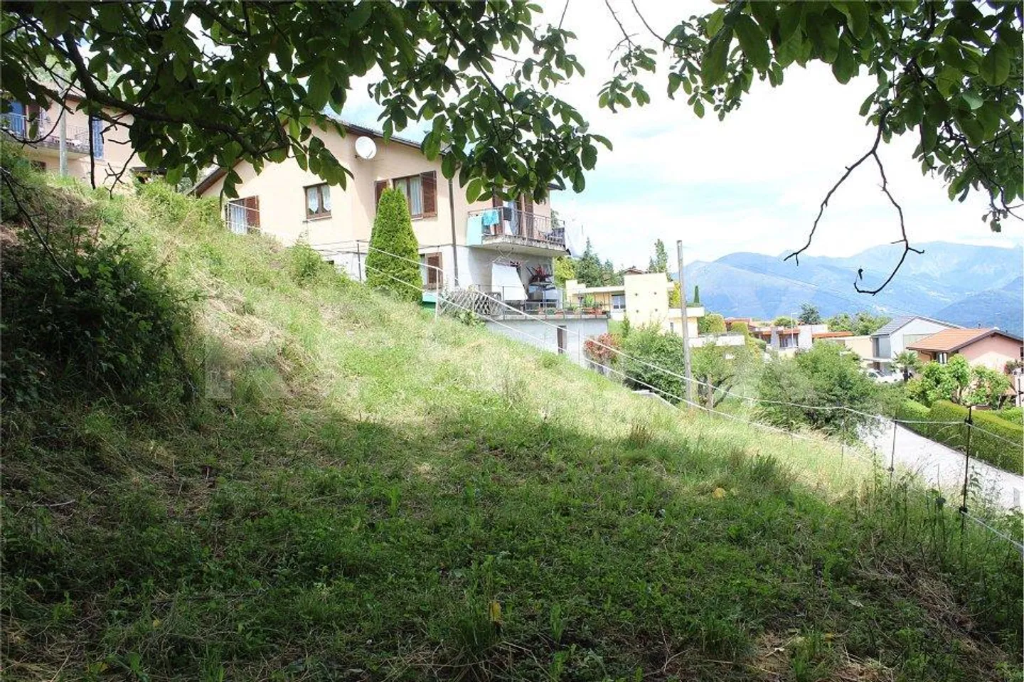 OFFRE ATTRACTIVE !!! GRAND TERRAIN À BÂTIR AVEC VUE SUR LE LAC - Photo 6 sur 13