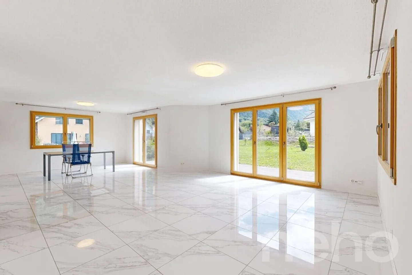 Schöne neue Villa mit 4 Schlafzimmern, Dachboden und großem Keller - Foto 5 von 13