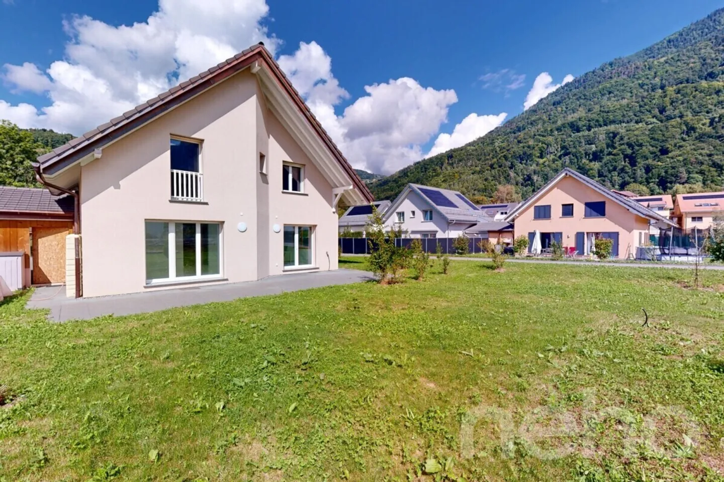 Schöne neue Villa mit 4 Schlafzimmern, Dachboden und großem Keller - Foto 11 von 13