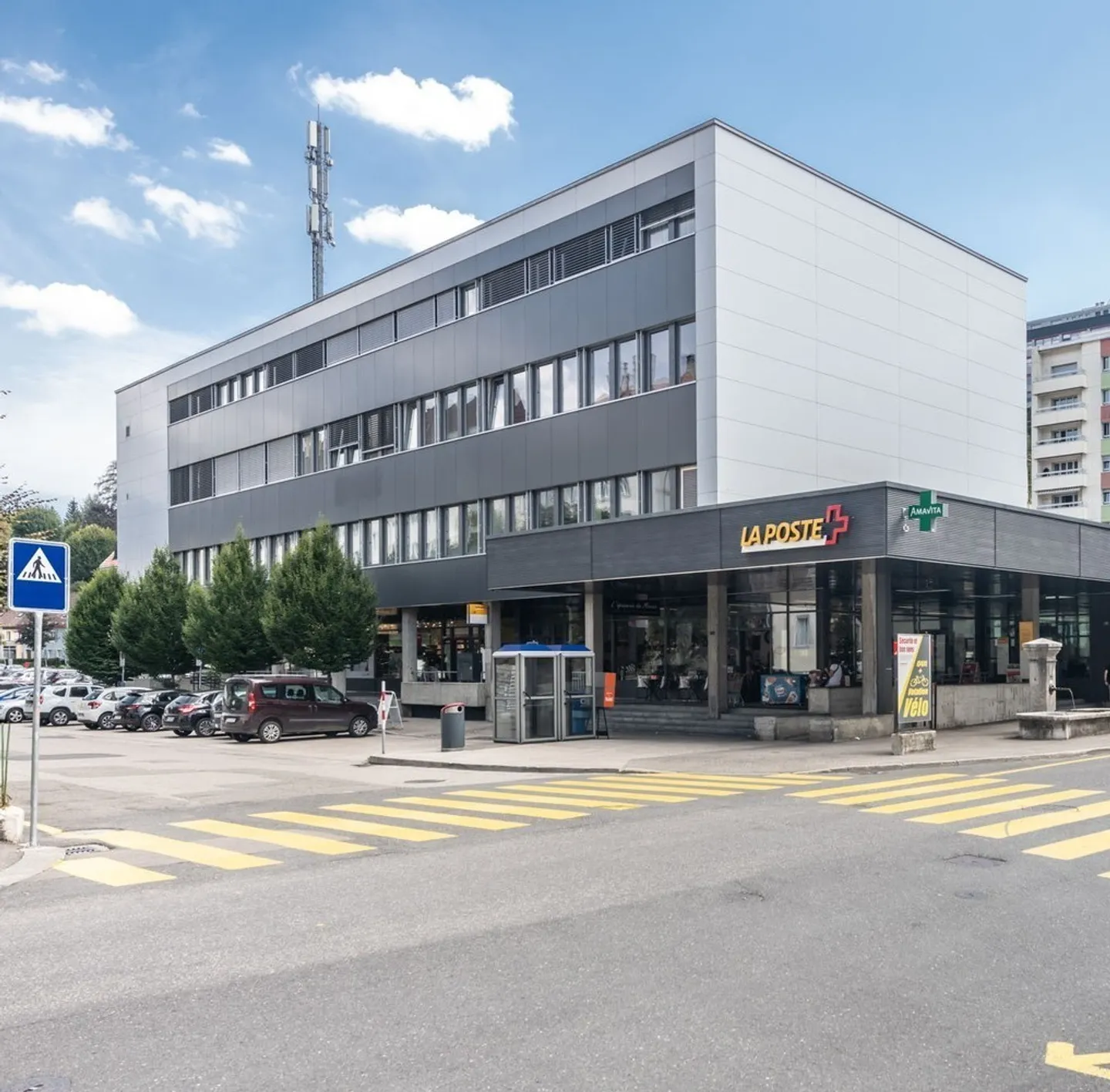 Office for rent of 53 m2 in the heart of Locle - Photo 1 of 4