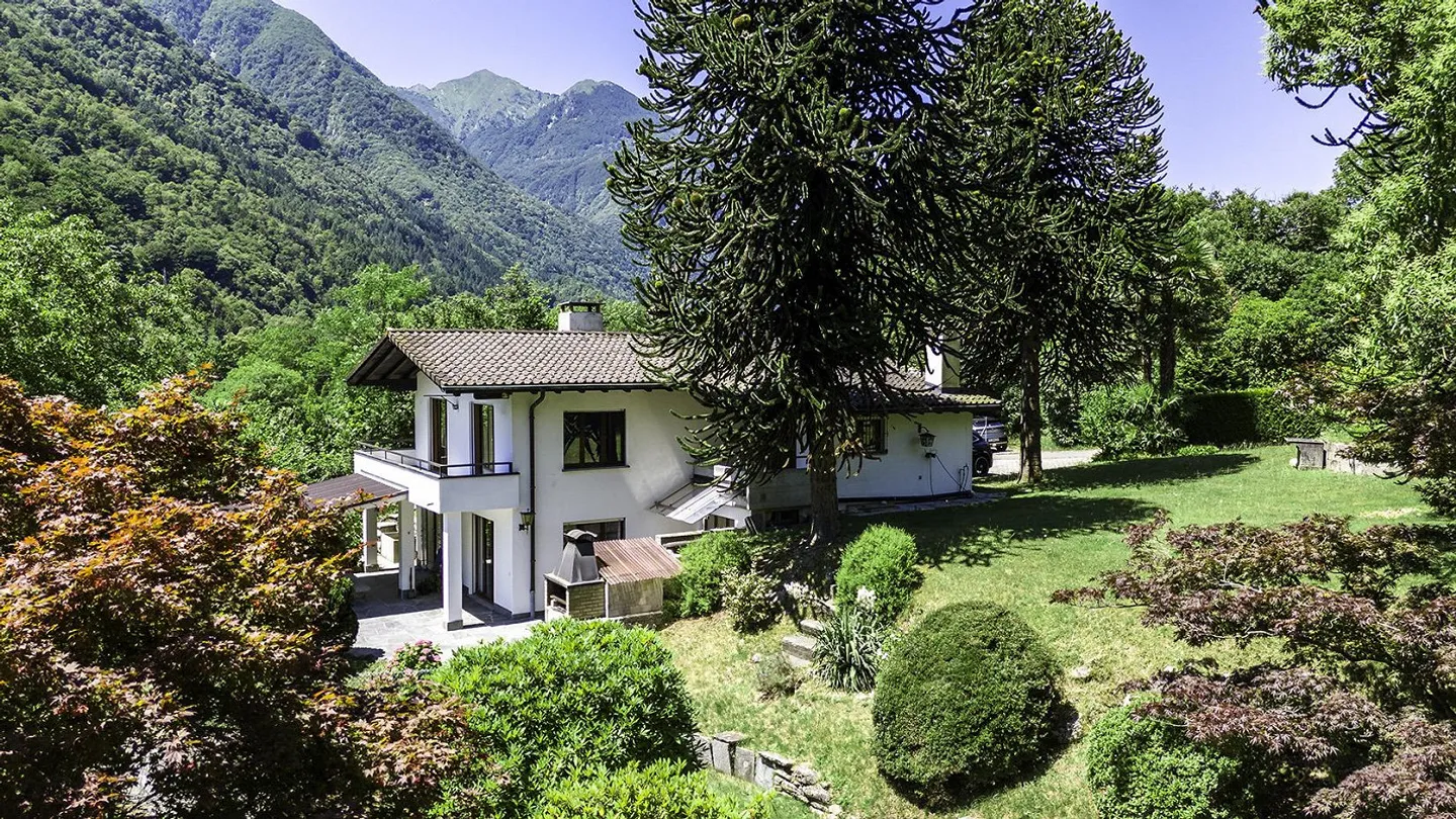 Casa unifamiliare affascinante con vista mozzafiato sulle montagne ad Avegno Gordevio - Foto 3 di 28