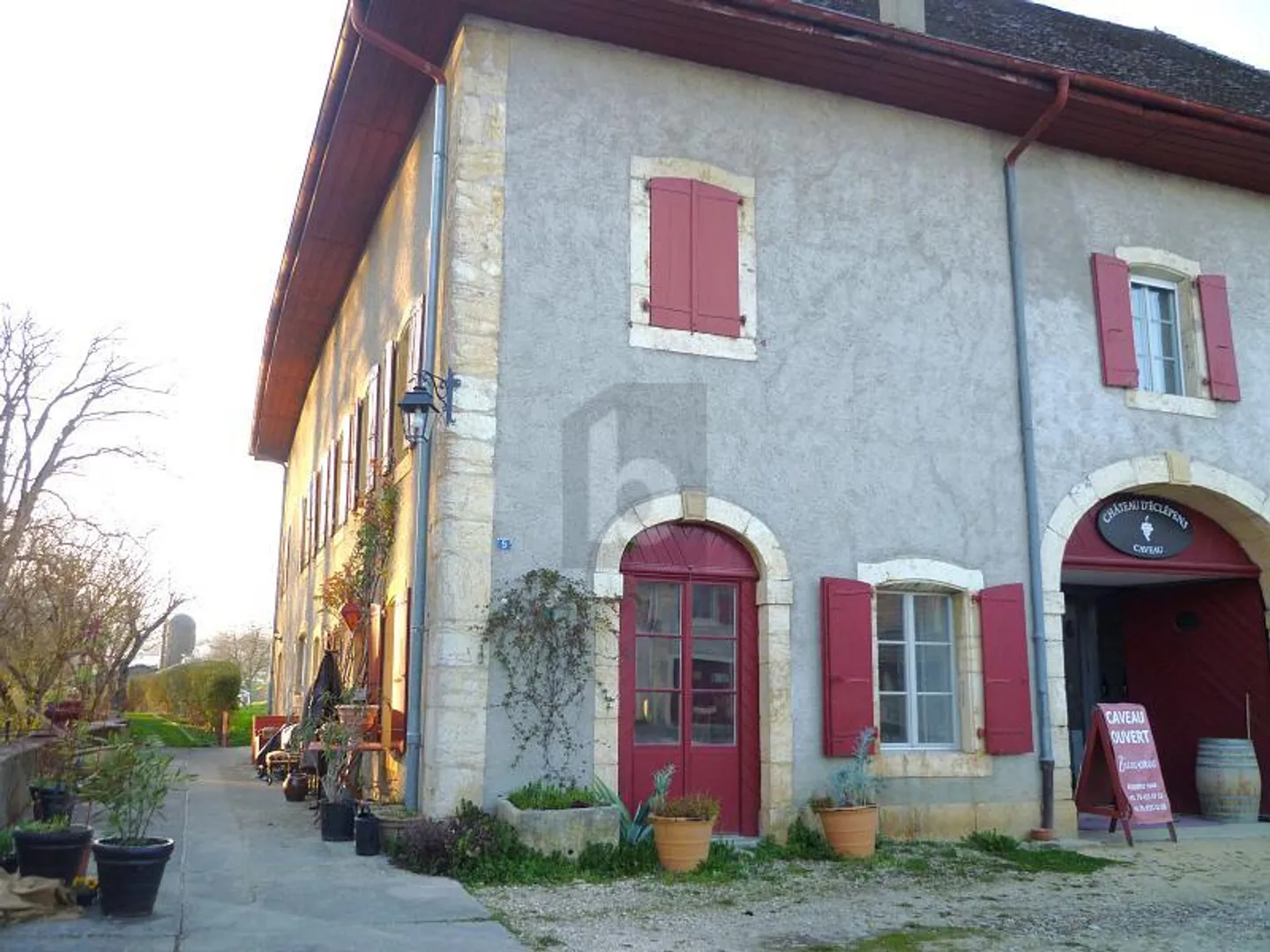 LIVING IN THE HEART OF A CASTLE! - Photo 1 of 4