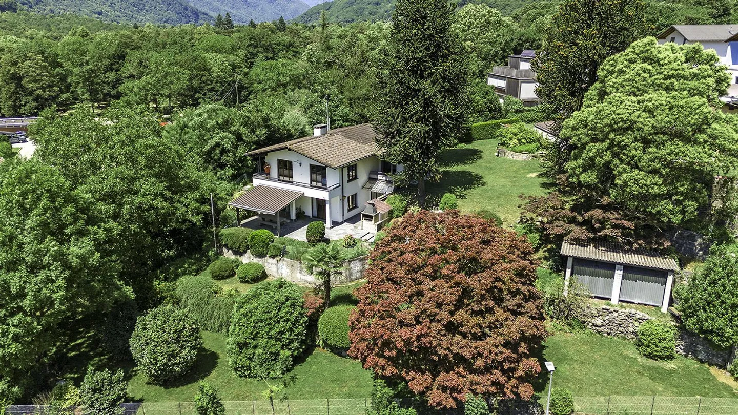 Casa unifamiliare affascinante con vista mozzafiato sulle montagne ad Avegno Gordevio - Foto 1 di 28