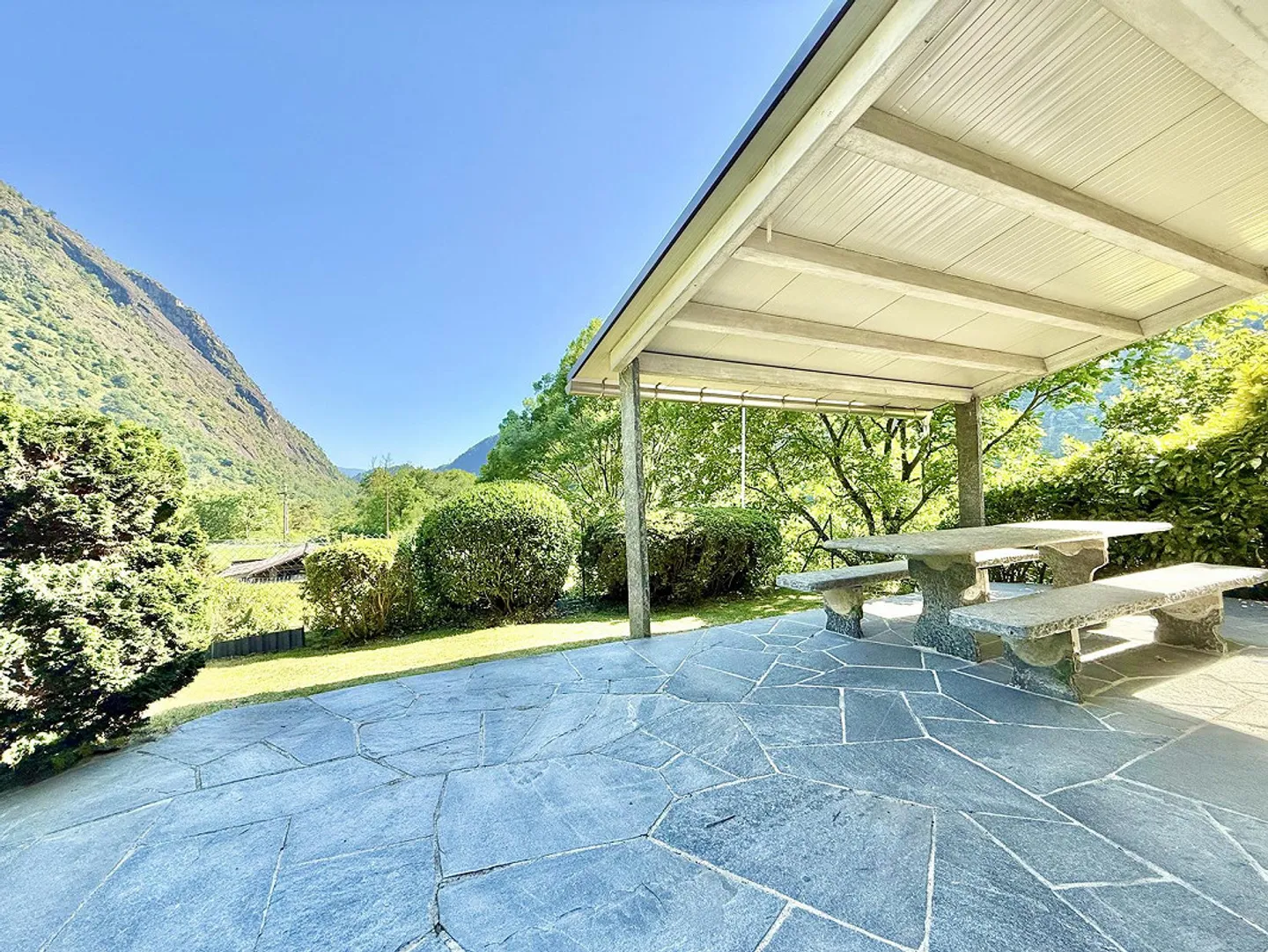 Casa unifamiliare affascinante con vista mozzafiato sulle montagne ad Avegno Gordevio - Foto 28 di 28