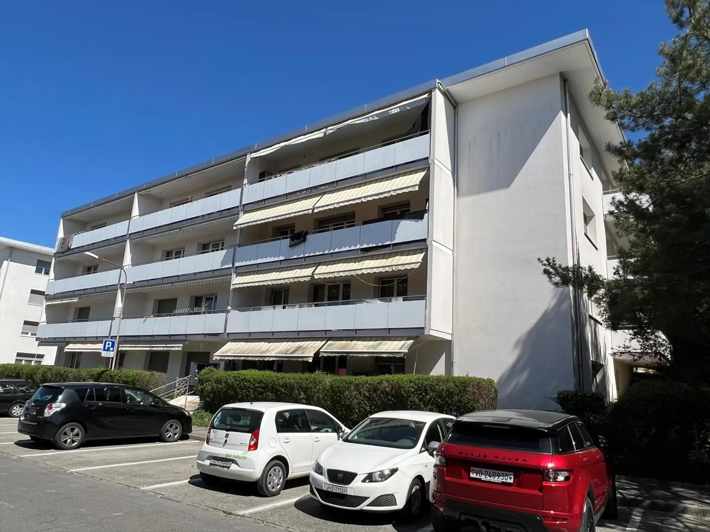 Bel appartement rénové de 3 pièces au 1er étage avec vue magnifique sur l'ouest - Photo 1 sur 3