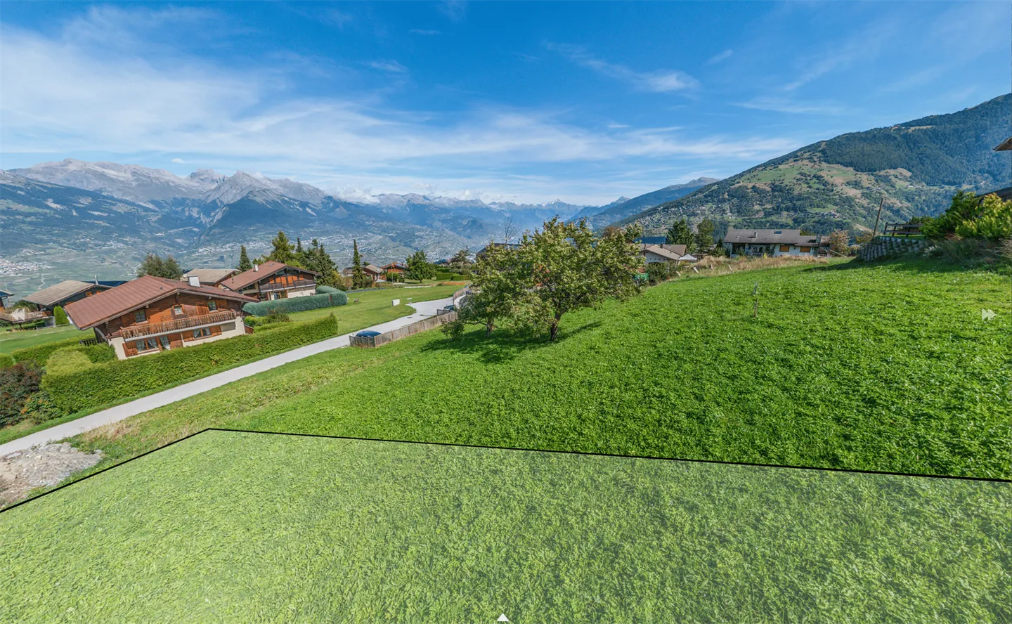 Building plot of 600m2 with building permit close to the center - Photo 3 of 7