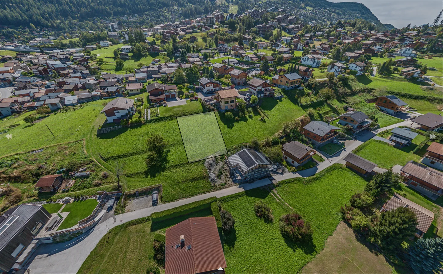 Building plot of 600m2 with building permit close to the center - Photo 5 of 7