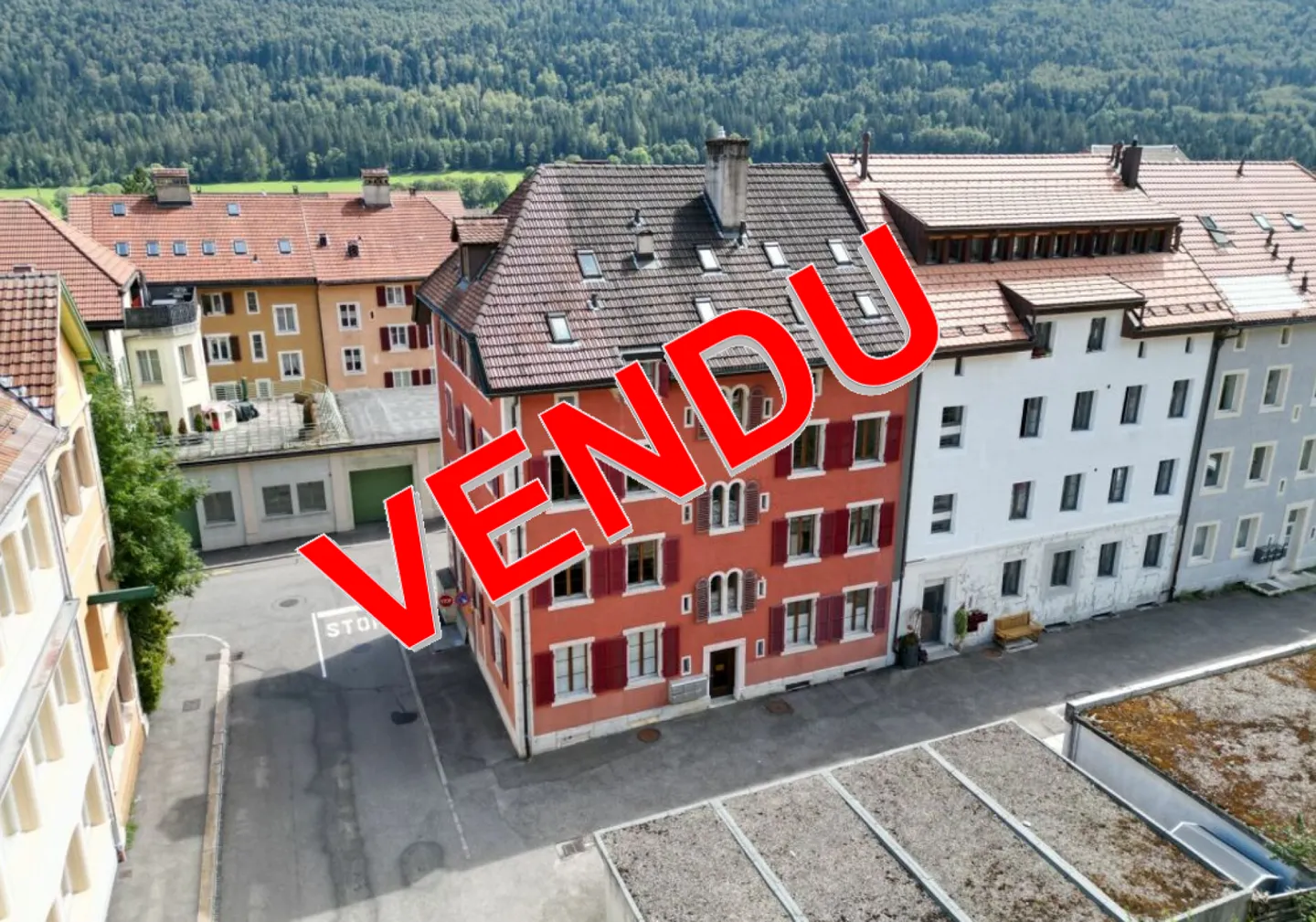 St-Imier, building with 5 apartments and 4 garages - Photo 1 of 11