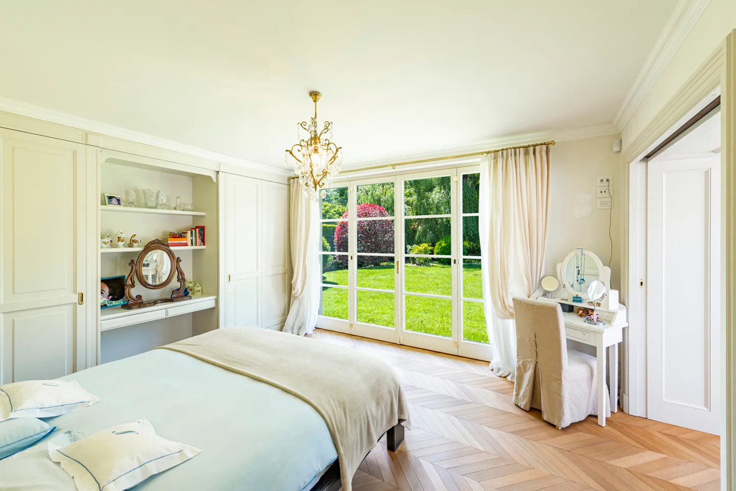 Elegante Villa con piscina immersa nel verde - Foto 11 di 21
