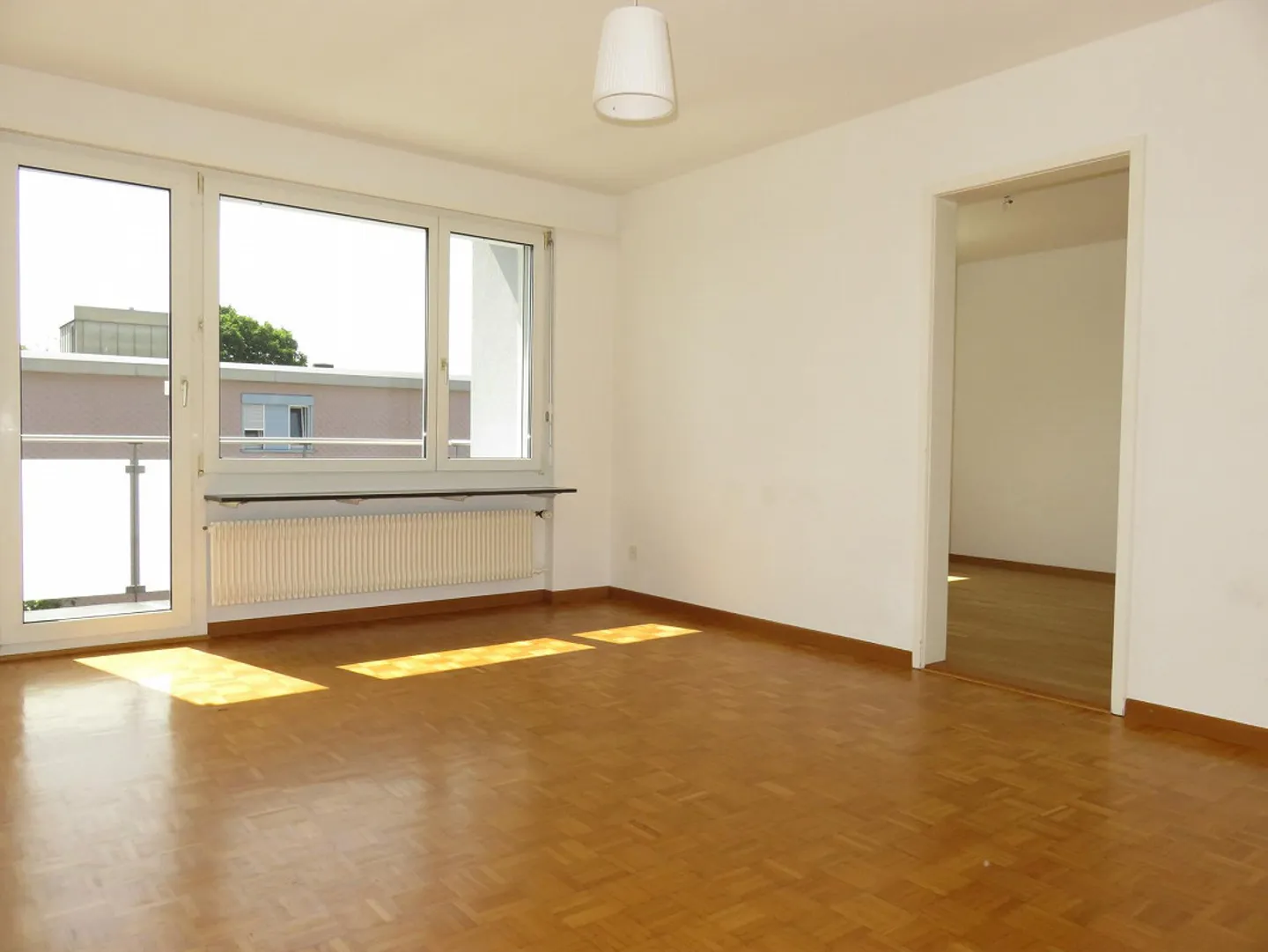 Appartamento 2.5 locali in una posizione tranquilla nel quartiere Hätschen - Foto 2 di 11