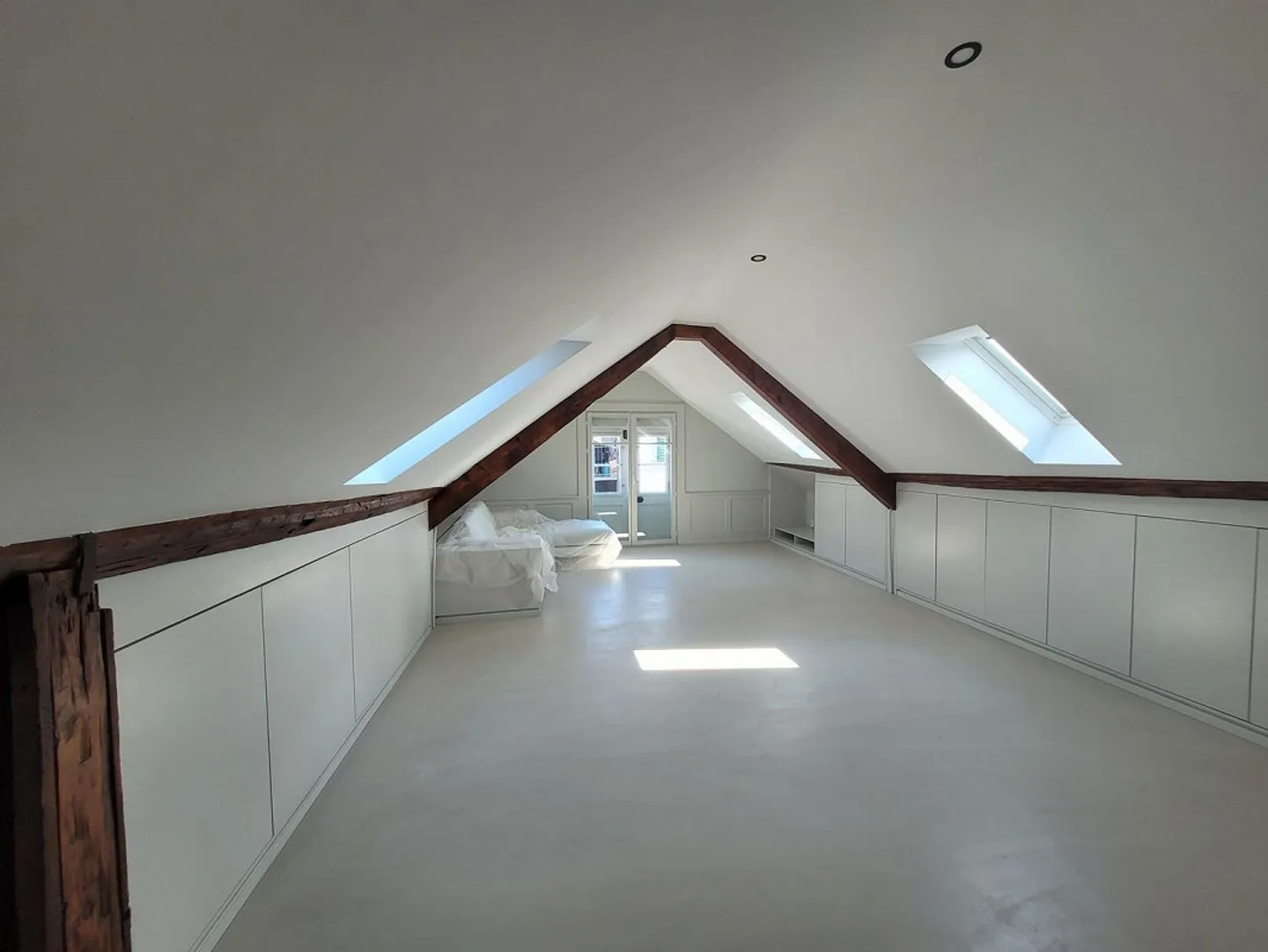 Appartement unique avec terrasse sur le toit, meublé - Photo 5 sur 9