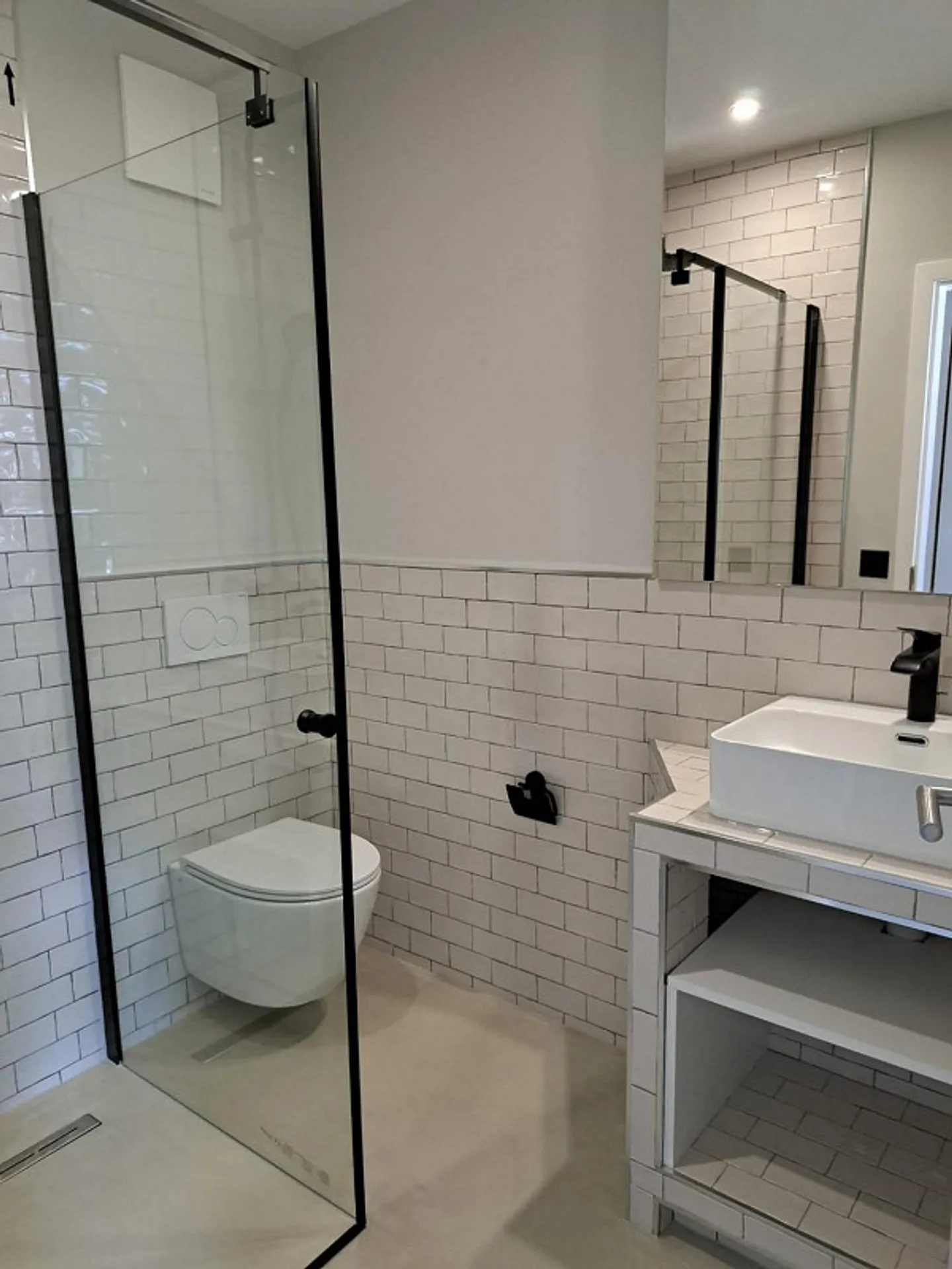 Appartement unique avec terrasse sur le toit, meublé - Photo 8 sur 9