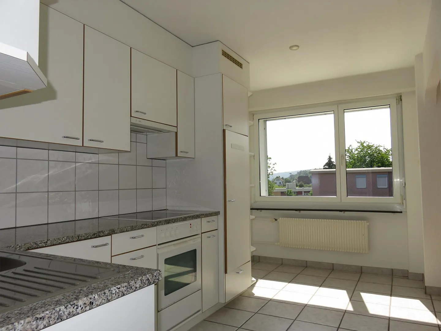 Appartamento 2.5 locali in una posizione tranquilla nel quartiere Hätschen - Foto 9 di 11