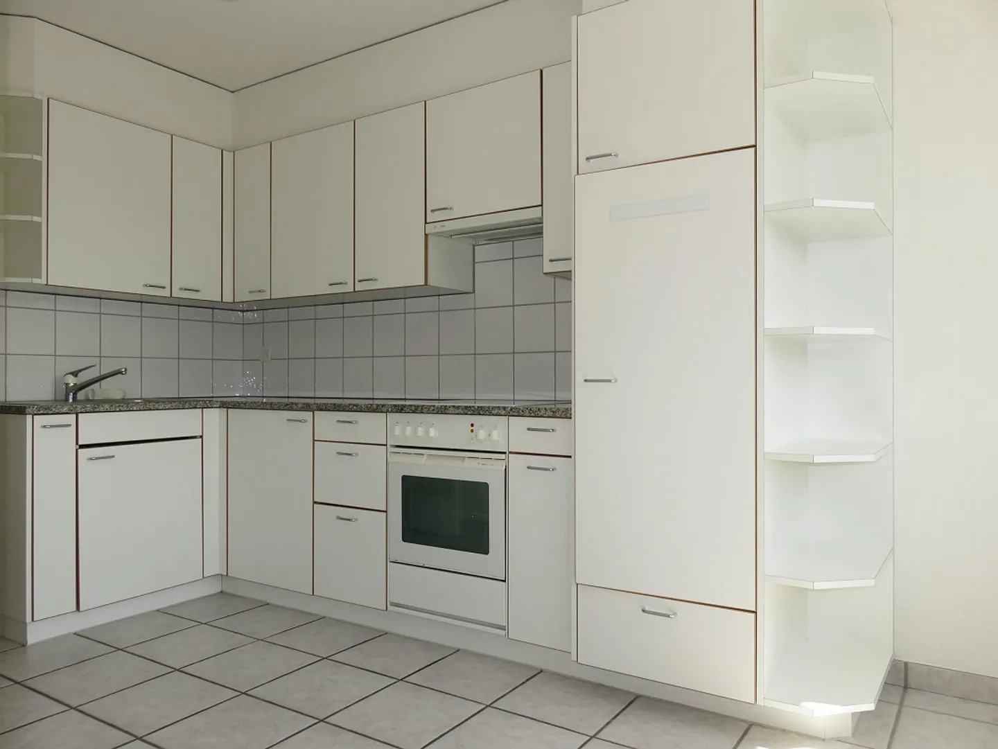 Appartamento 2.5 locali in una posizione tranquilla nel quartiere Hätschen - Foto 8 di 11