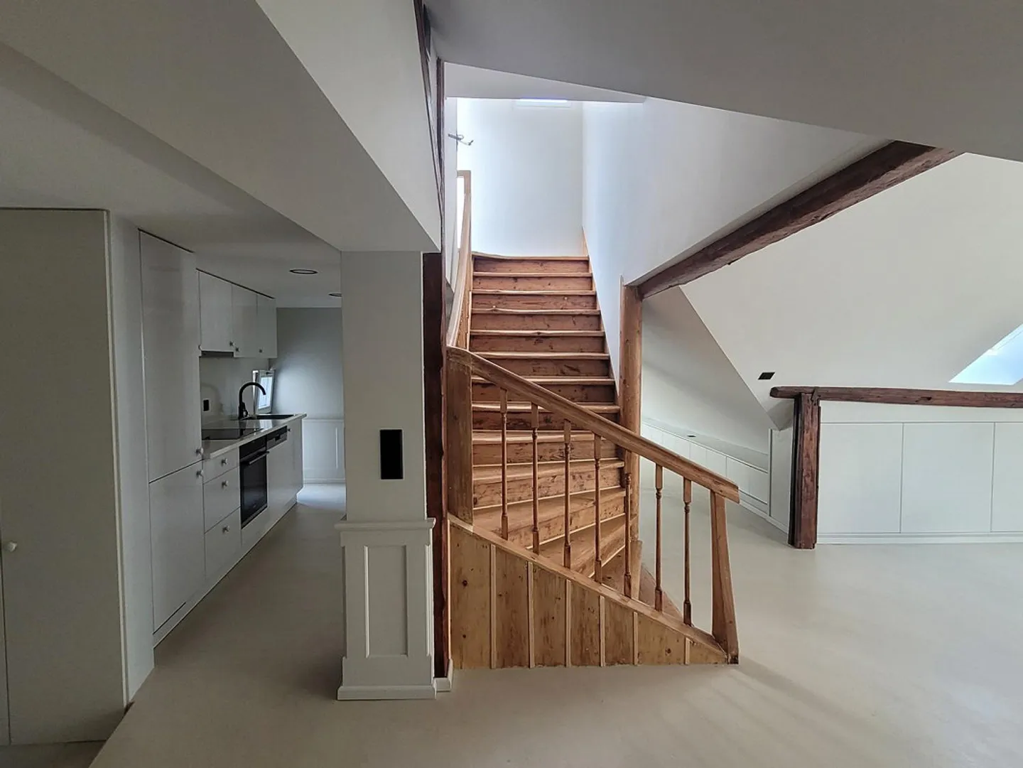 Appartement unique avec terrasse sur le toit, meublé - Photo 1 sur 9