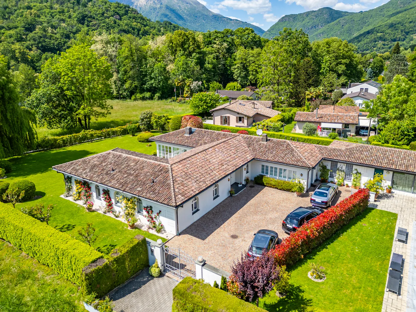 Elegante Villa con piscina immersa nel verde - Foto 19 di 21