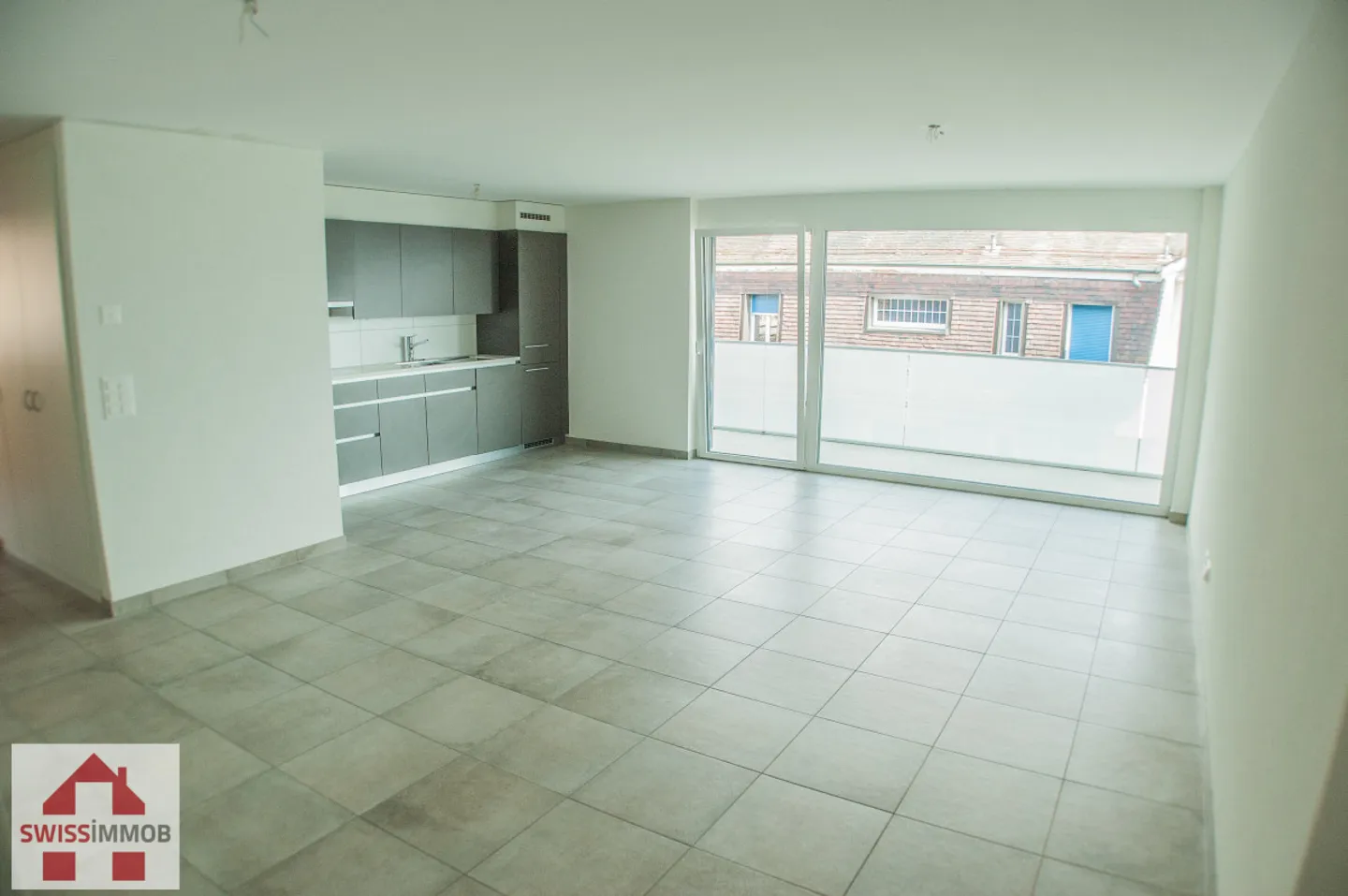 GRANDE APPARTAMENTO NEL CUORE DI CLARENS - Foto 1 di 8