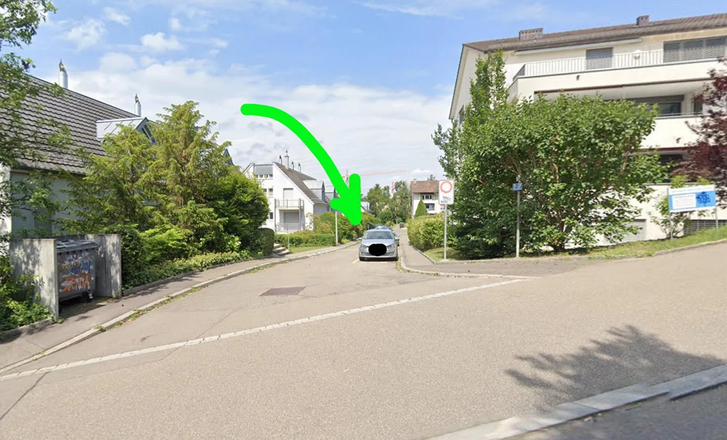 Aussenstellplatz in verkehrsberuhigter Nebenstrasse - Foto 1 von 2