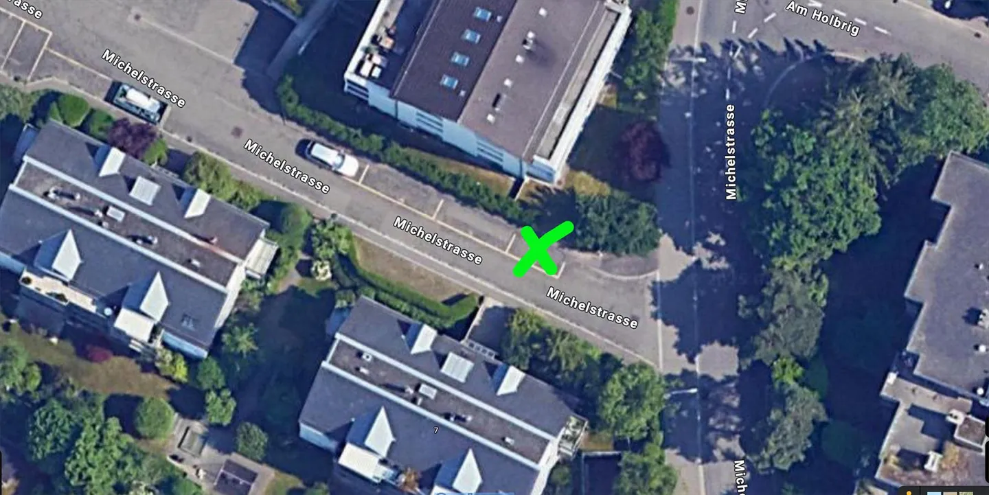 Aussenstellplatz in verkehrsberuhigter Nebenstrasse - Foto 2 von 2