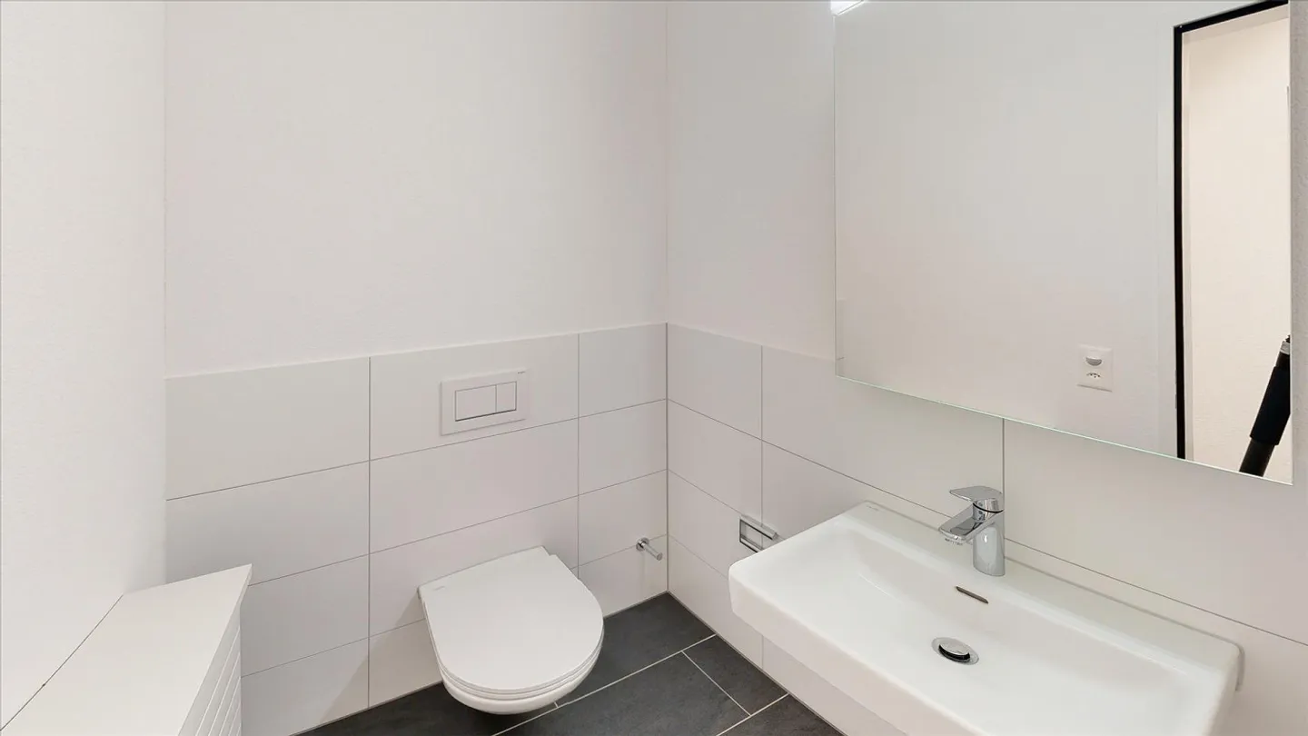 Attractive commercial space in a central location - perfect for your team! - Photo 6 of 7